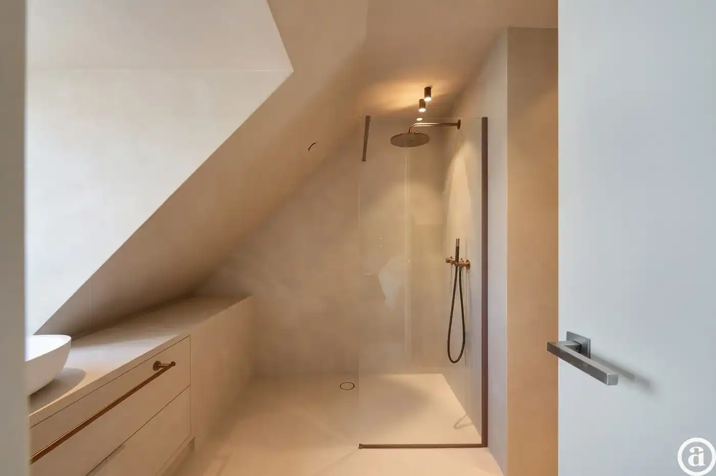 Zonnige penthouse met ruime terrassen en zijdelings zeezicht foto 15