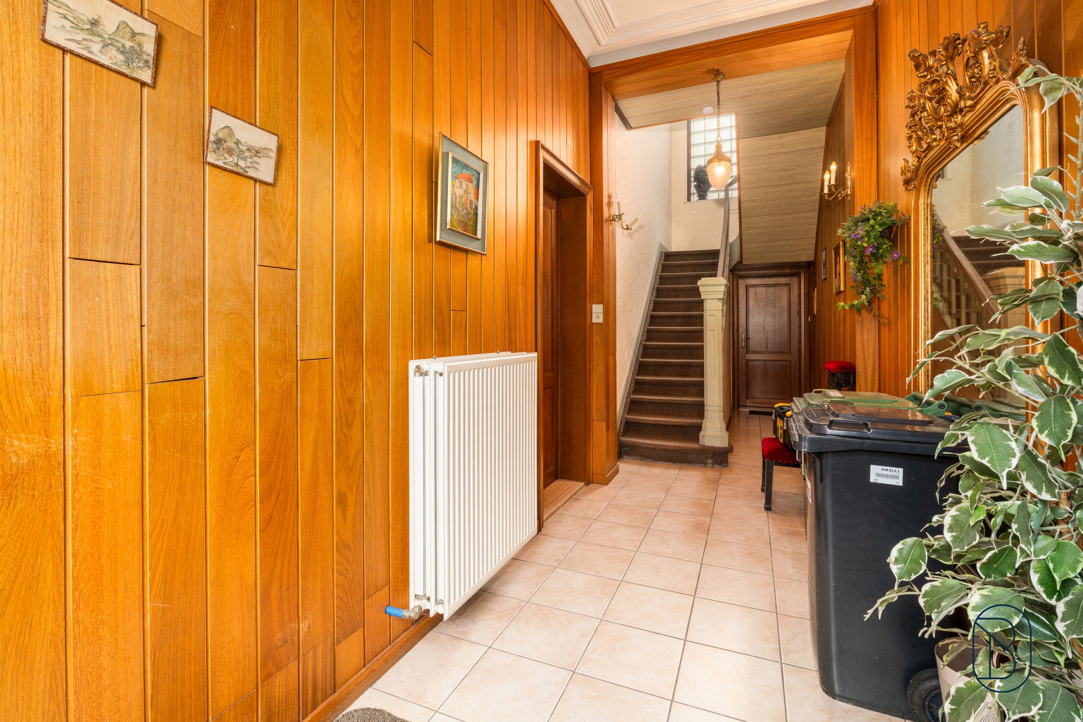 Topgelegen opbrengsteigendom met garage en grote tuin foto 6