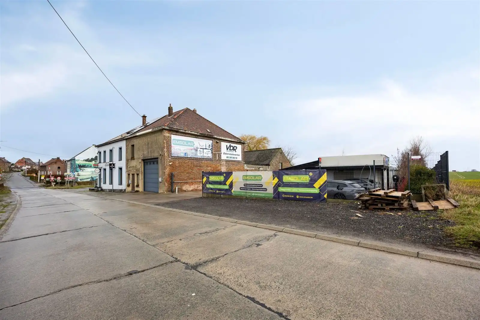 Woning 2 slaapkamers met magazijn en bureel  foto 2