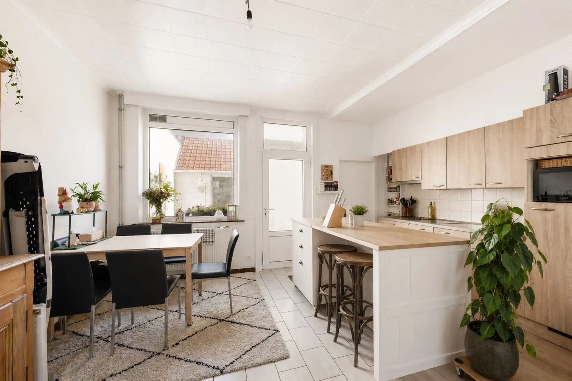 Gezellige instapklare woning met 3 slpk, koer en tuintje foto 10
