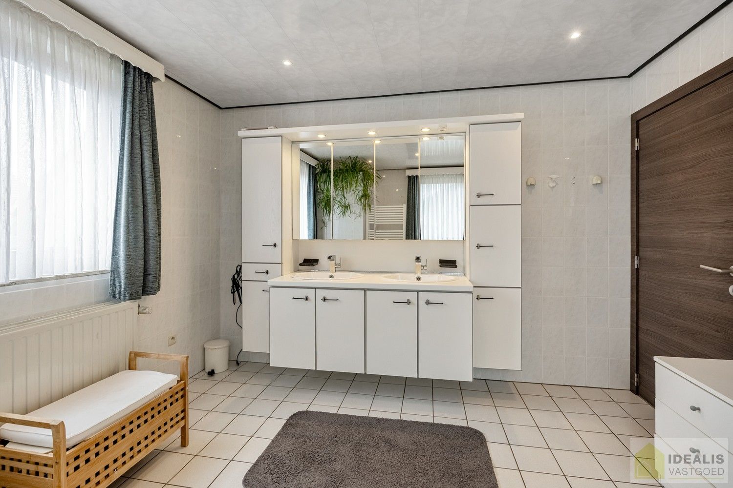 RUIME EN PERFECT ONDERHOUDEN WONING MET 4 SLAAPKAMERS OP KNAP PERCEEL VAN MAAR LIEFST 14A61CA foto 21
