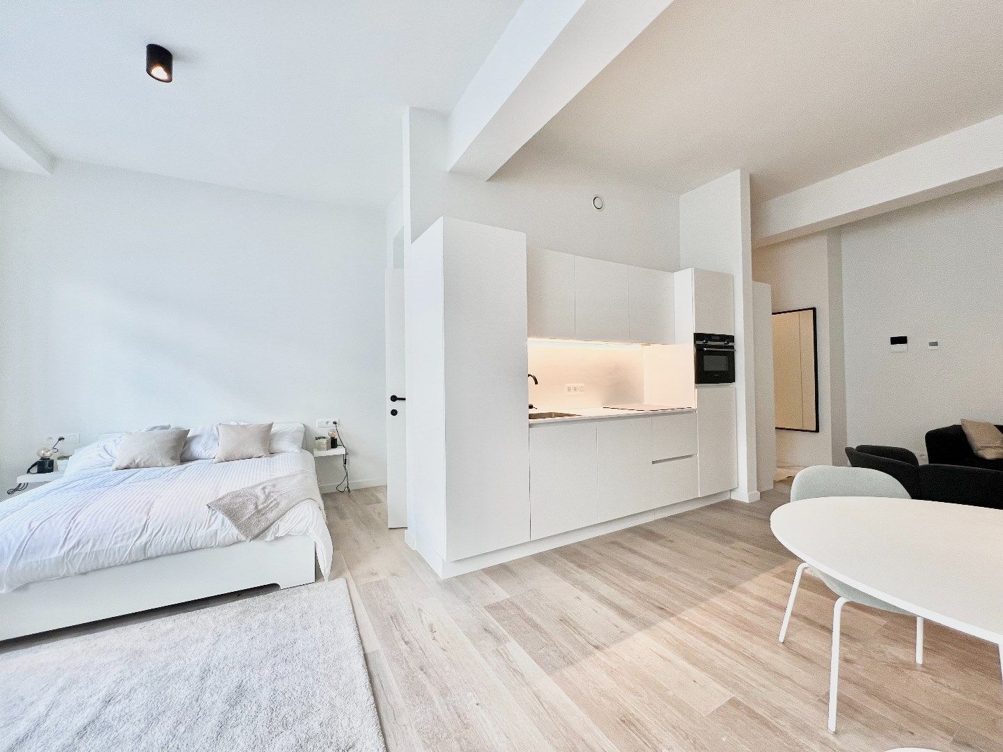 Een STUDIO van ca. 58m² met uitzonderlijke plafondhoogte van 3 meter foto 4