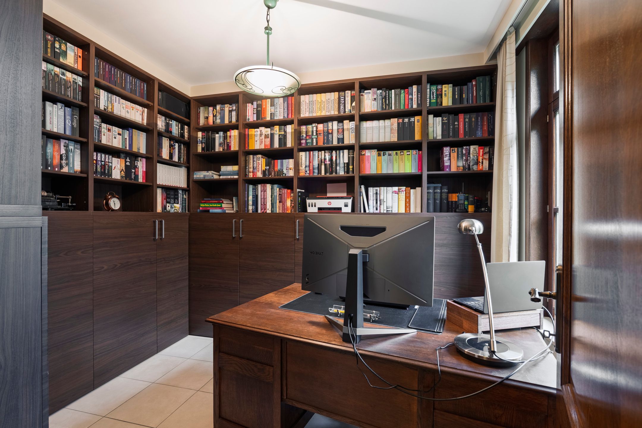 Ruime villa met aangelegde tuin foto 18