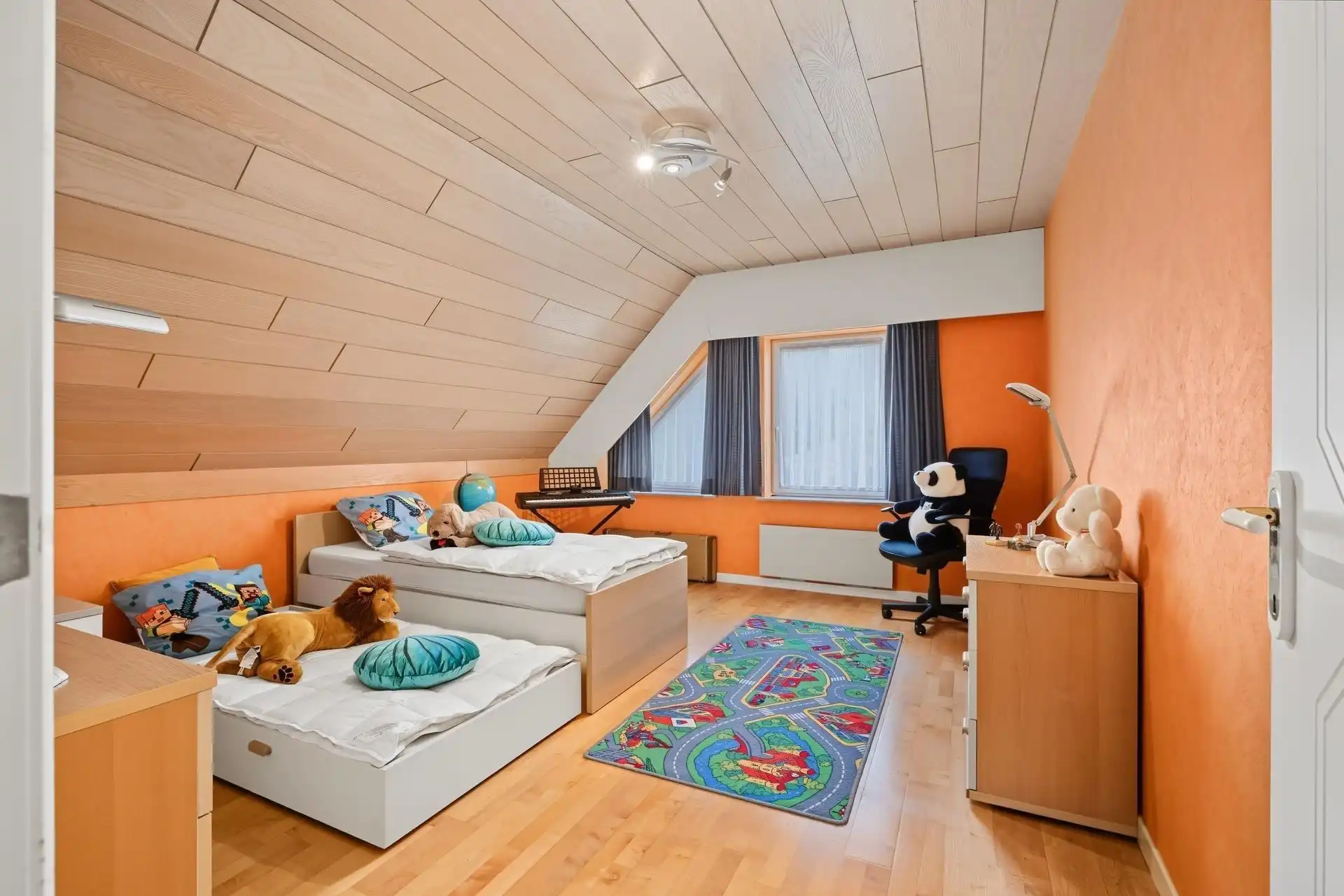 Uitstekend gelegen gezinswoning met 4 slaapkamers + bureau en ruime garage foto 15
