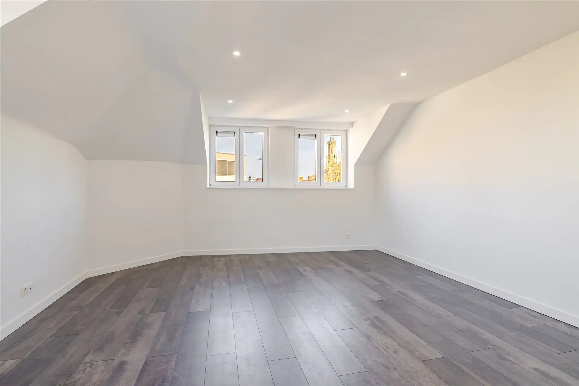 Top gerenoveerde woning met 4 slks, garage en terrassen foto 22