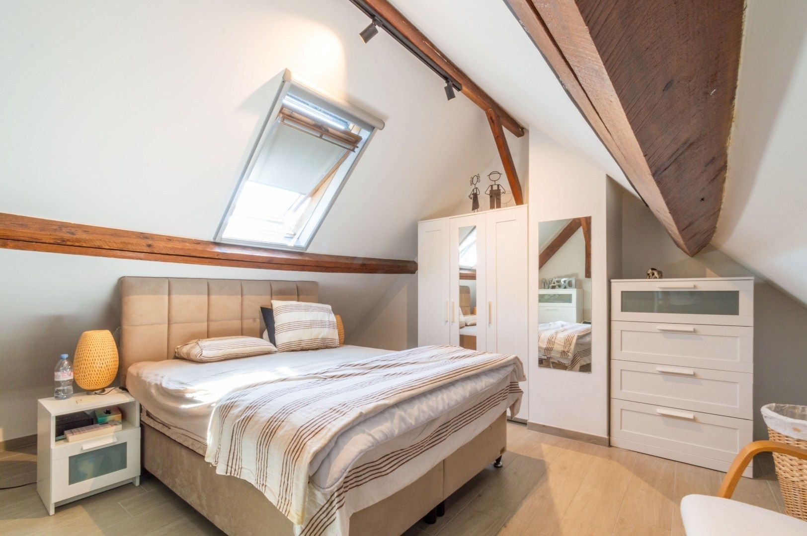 INSTAPKLAAR APP MET 1 SLP + BUREAU & GARAGEBOX ! foto 13