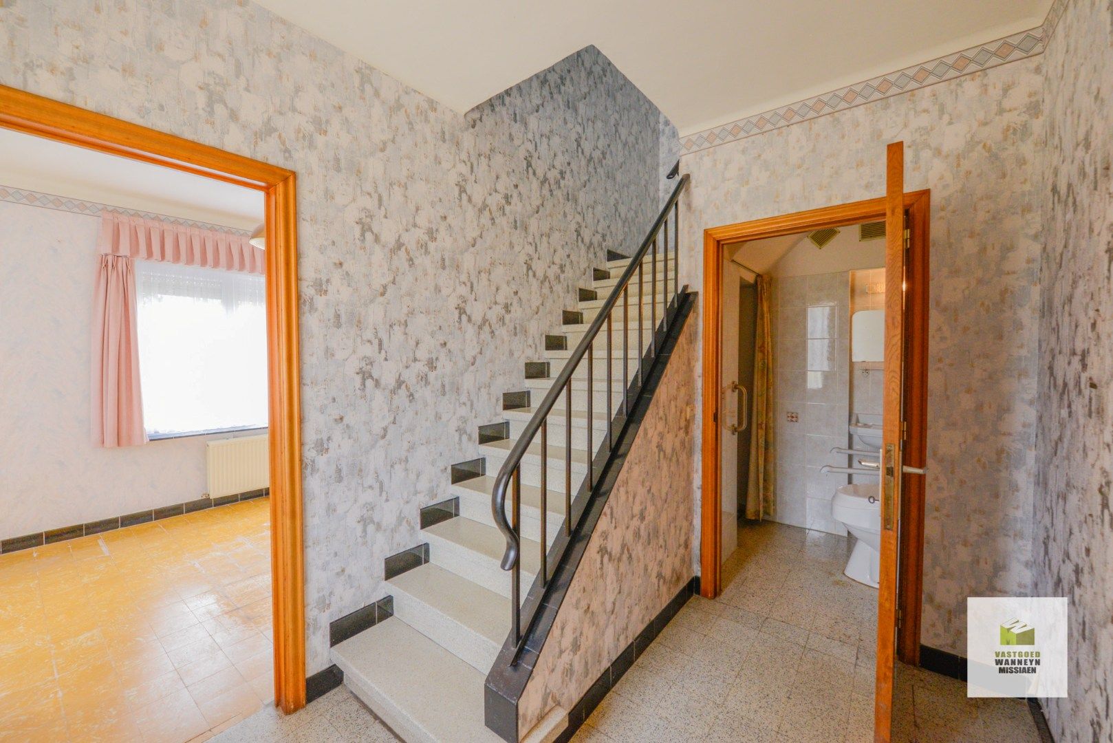 Te renoveren halfopen woning op 778 m2 met 4 slaapkamers (1 gelijkvloers) foto 3