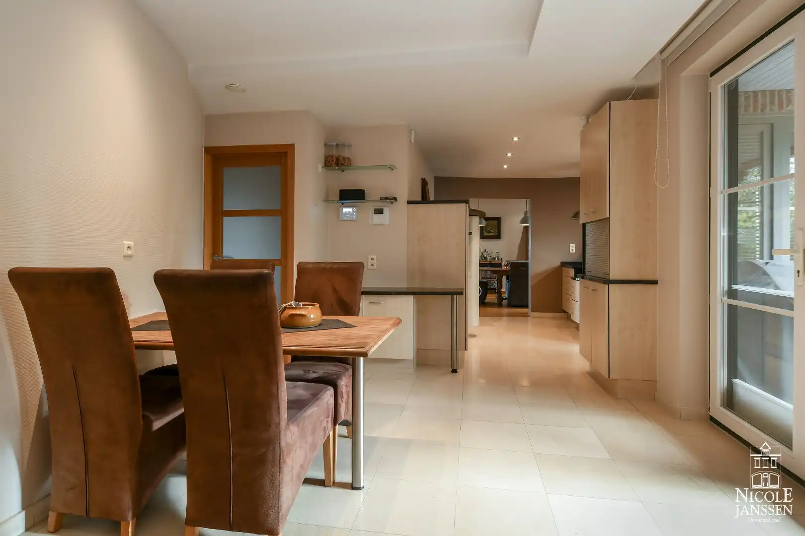 Instapklaar landhuis met tuin en interessant bijgebouw foto 16