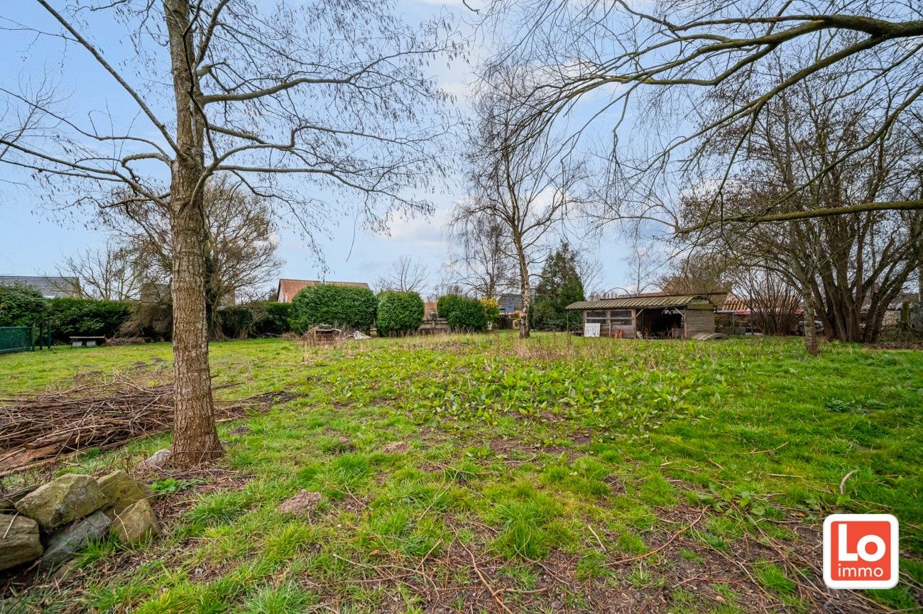 VERKOCHT!! Ruime alleenstaande volledig te renoveren woning met afzonderlijke garage op een makkelijk bereikbare locatie in Desteldonk. foto 6
