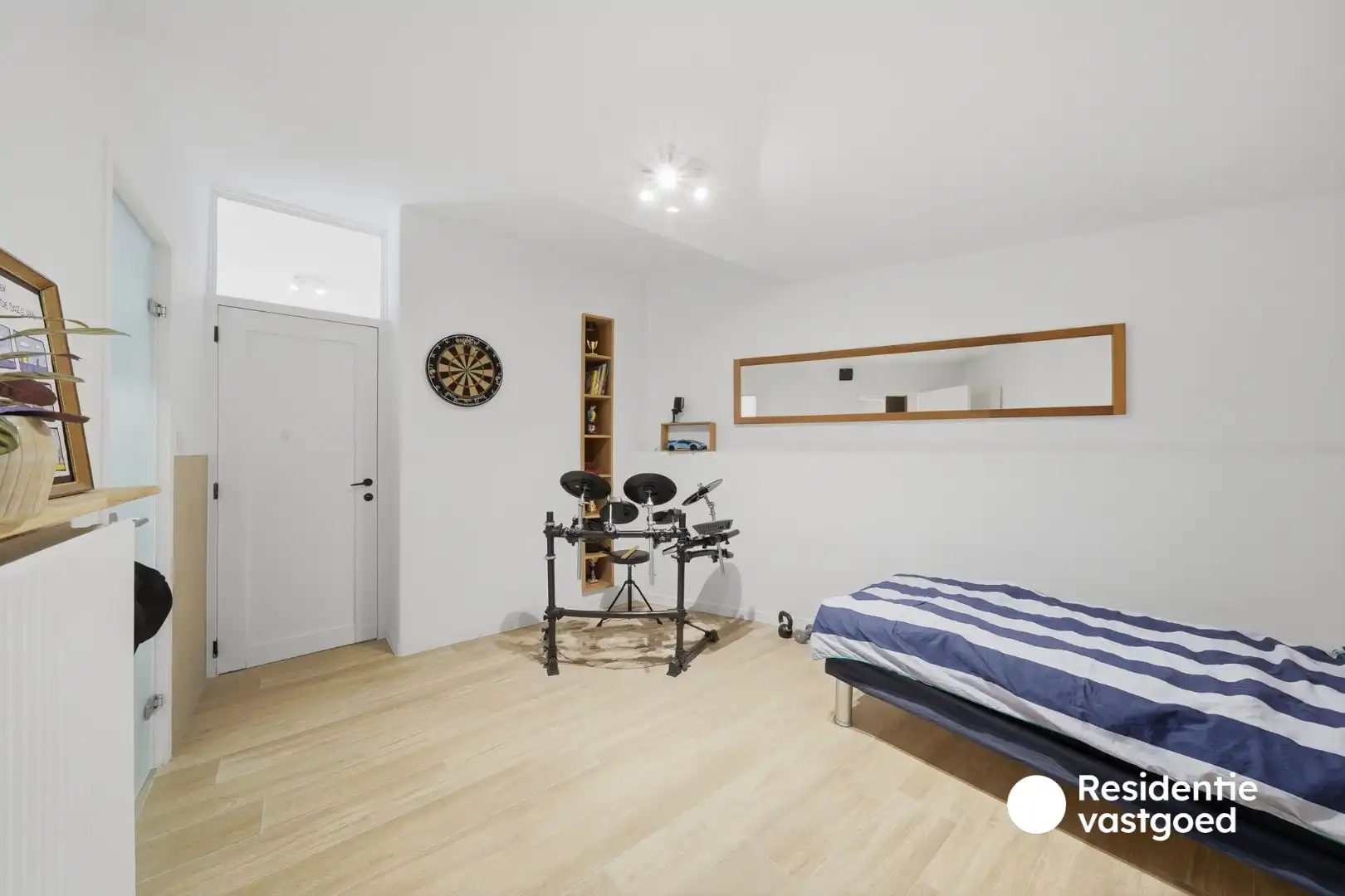 Gelijkvloers en gerenoveerd appartement met garage in Oostende foto 13