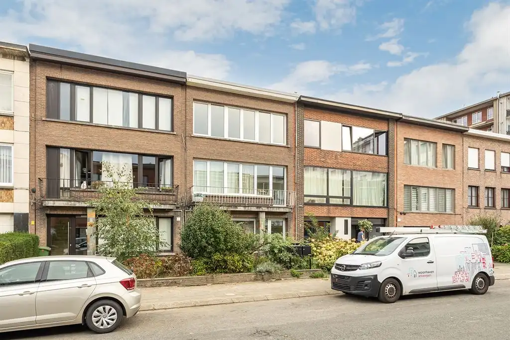 Gerenoveerd appartement met terras foto 18