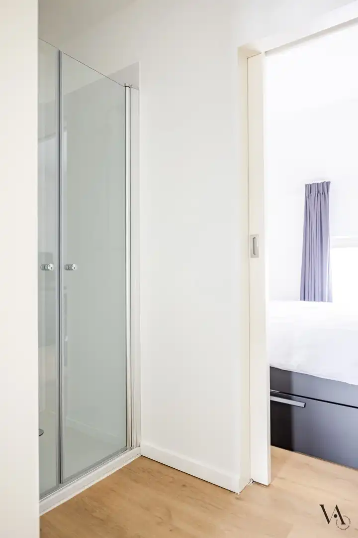 Volledig gerenoveerde woning met koer en dakterras in rustig straatje in Leuven foto 14
