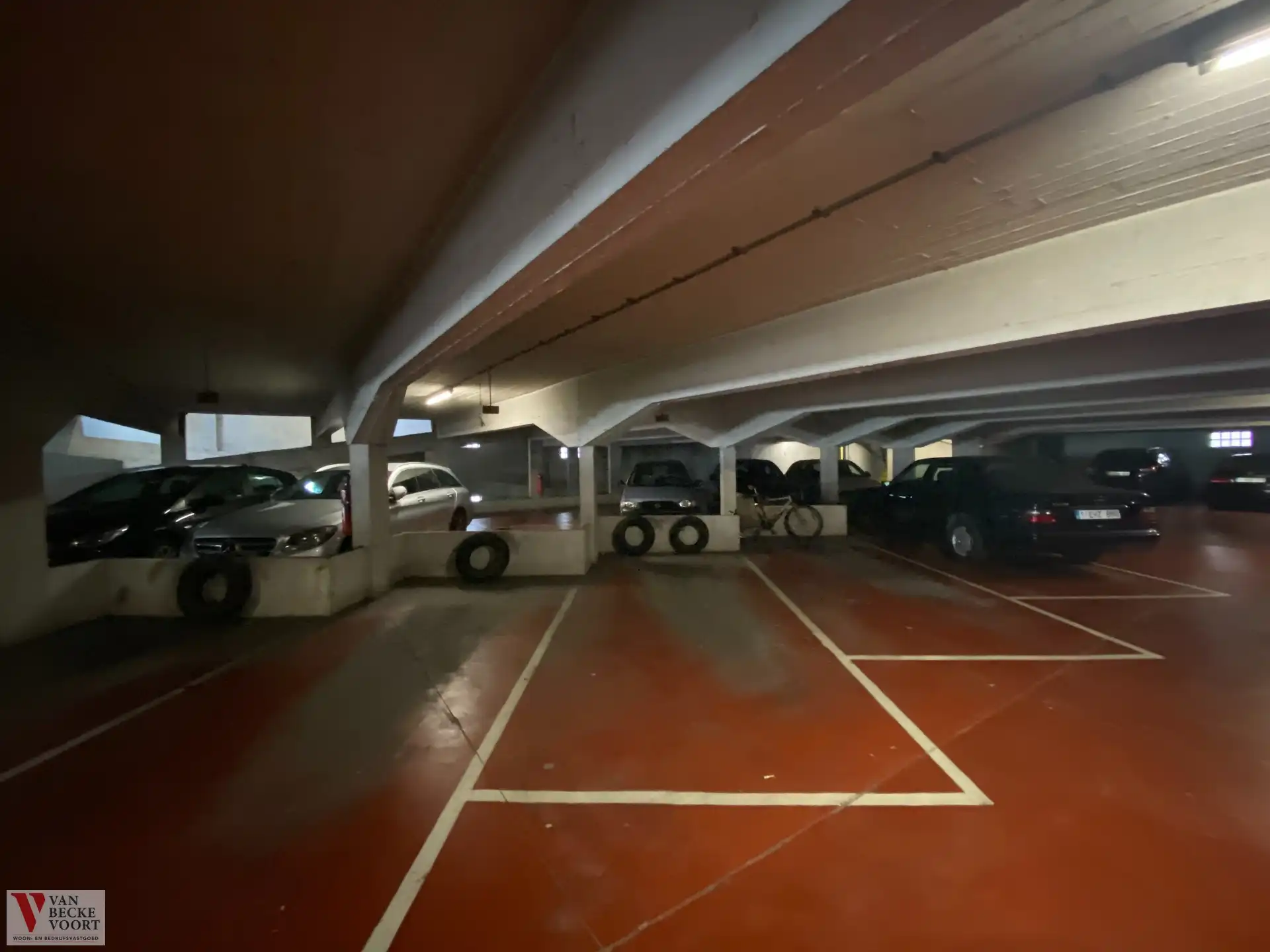 Centraal gelegen autostaanplaats foto 2