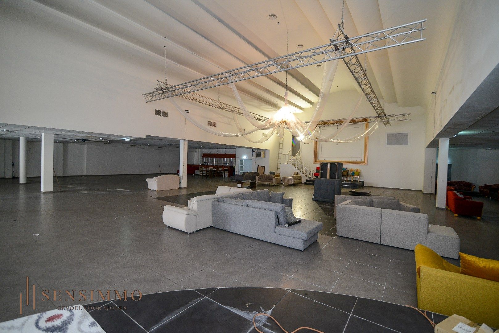 Gigantisch handelsruimte van 1.457 m² in het centrum van Maasmechelen! foto 7