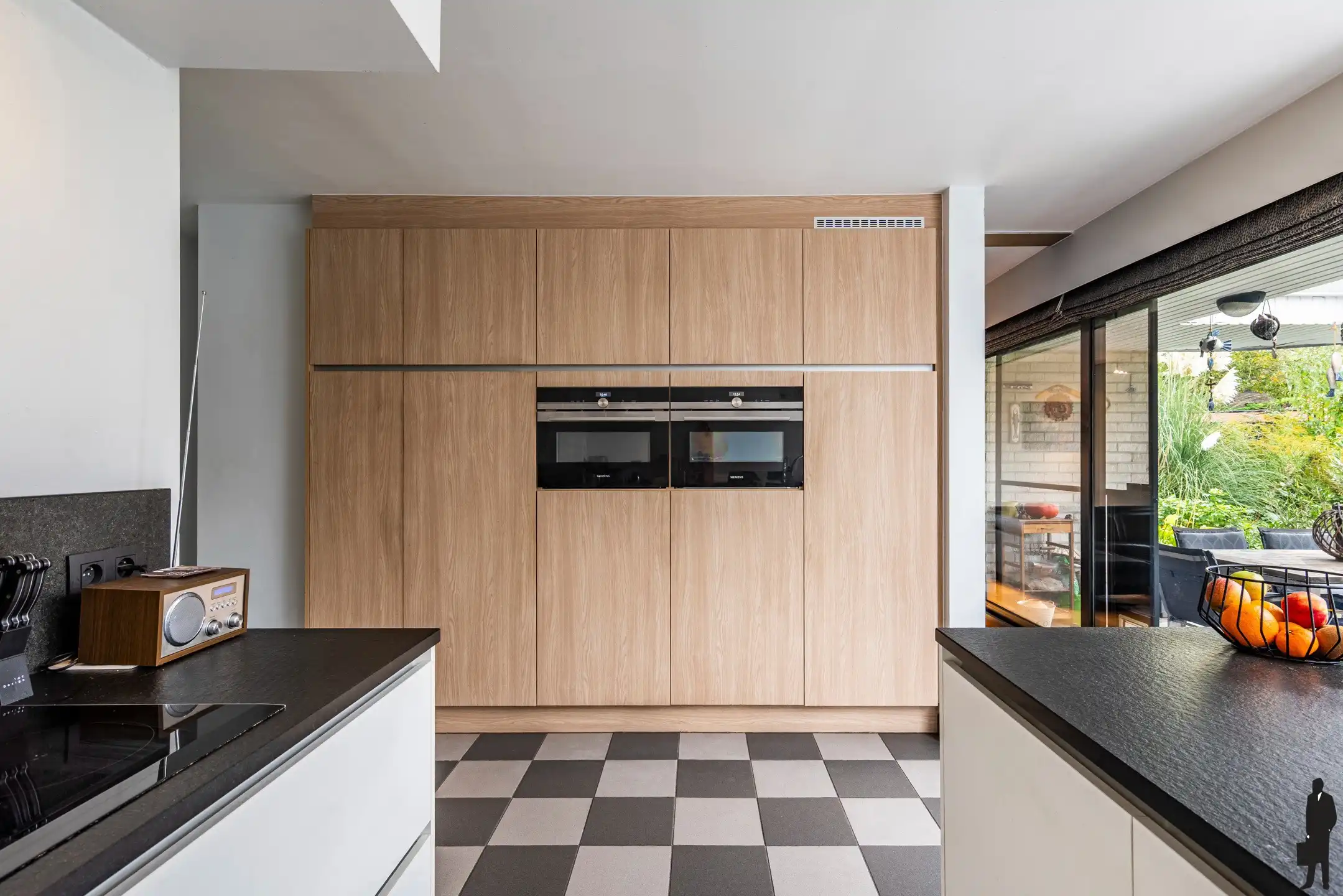 Instapklare gezinswoning met 3slks, tuin en garage op 563 m² foto 15