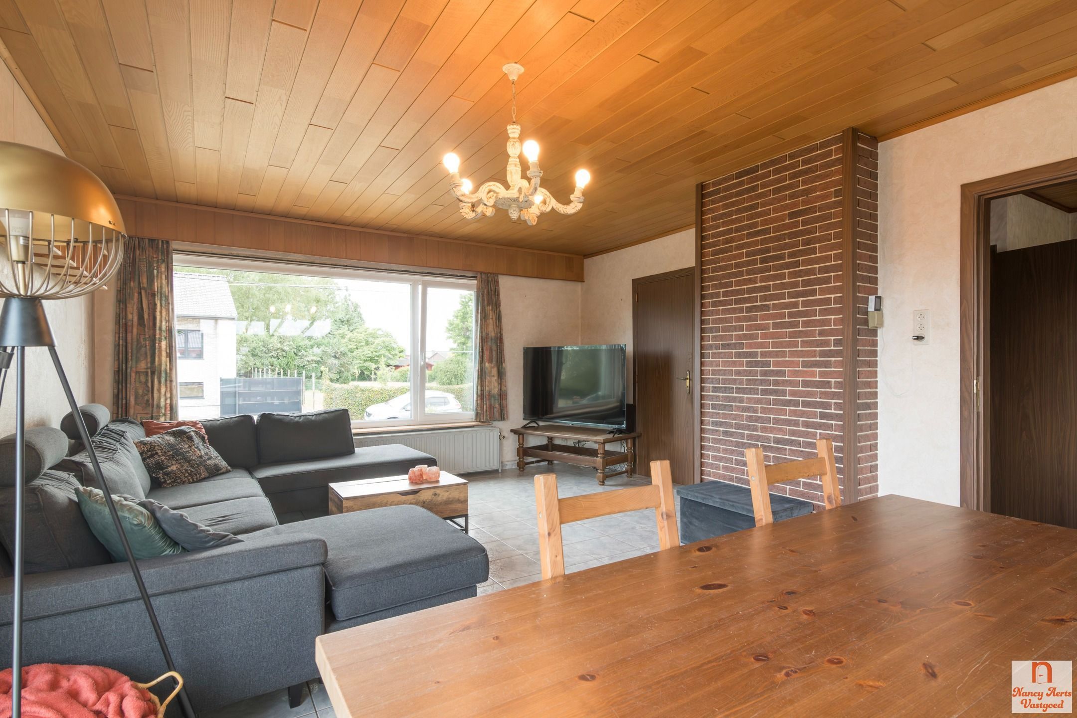 Split-level woning met veel ruimte en potentieel foto 12