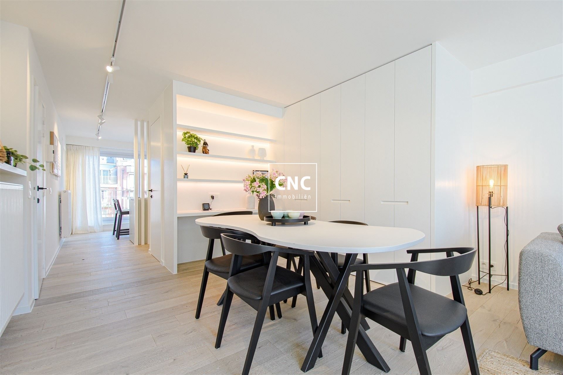 Stijlvol gerenoveerde duplex op toplocatie in Knokke

 foto 3