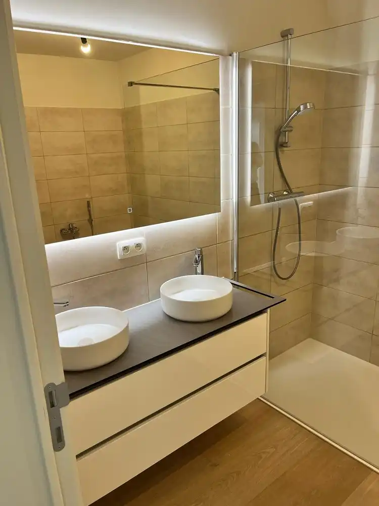 Stijlvol appartement met overdekt terras in Molenbeersel (momenteel verhuurd) foto 8