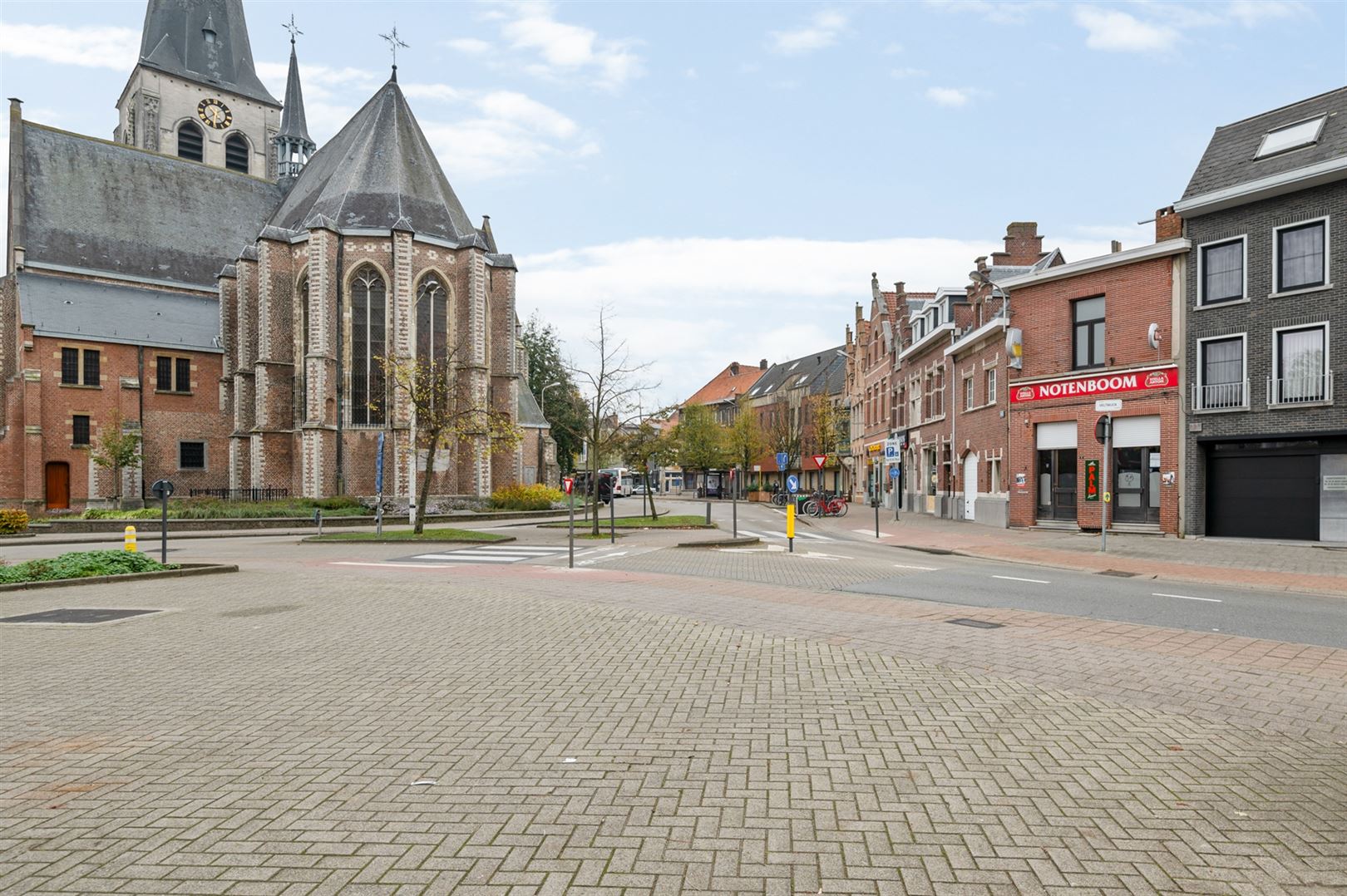 Te renoveren handelshuis op zeer centrale locatie foto 1