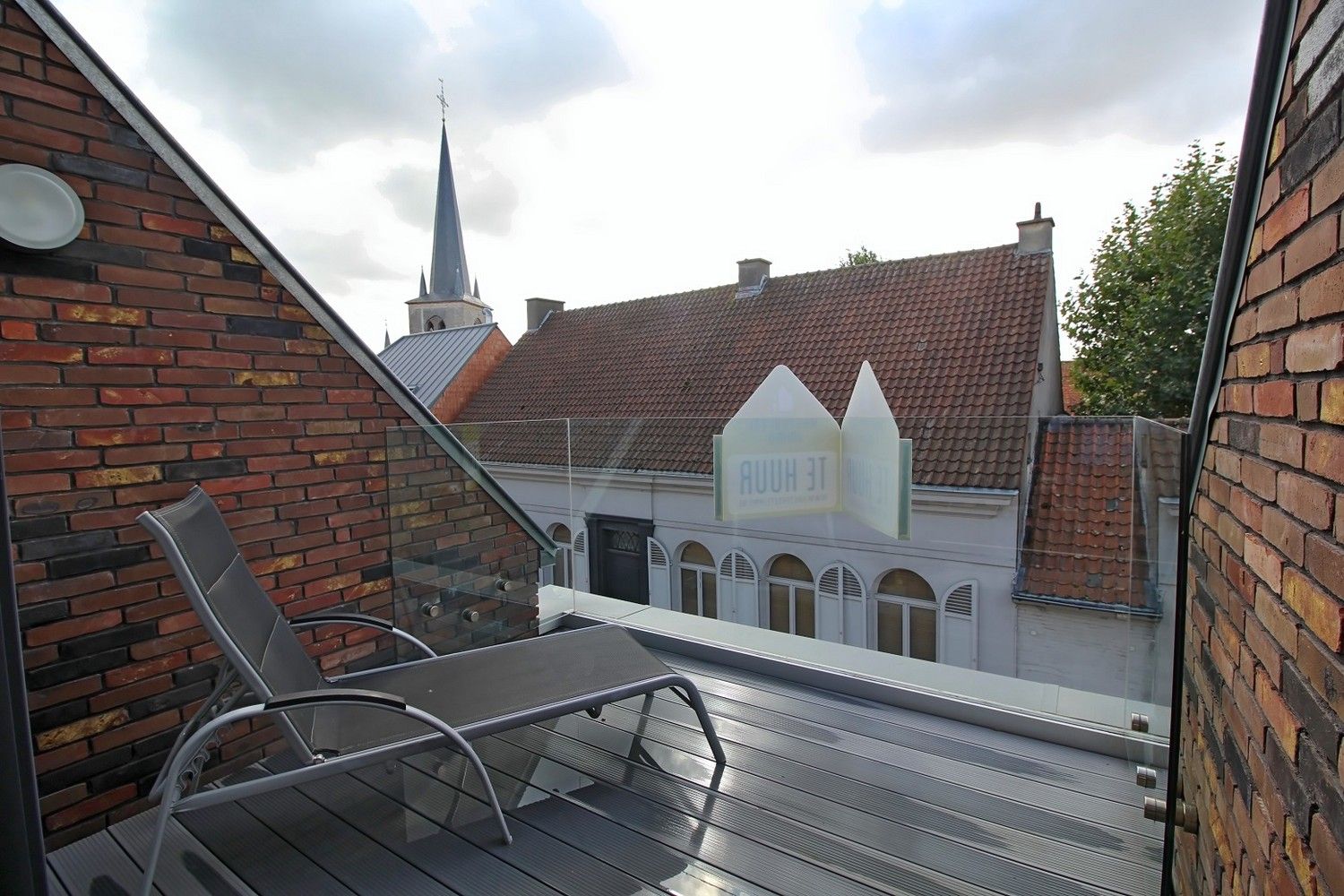Ruim duplex appartement met 3 slaapkamers en garage! foto 12