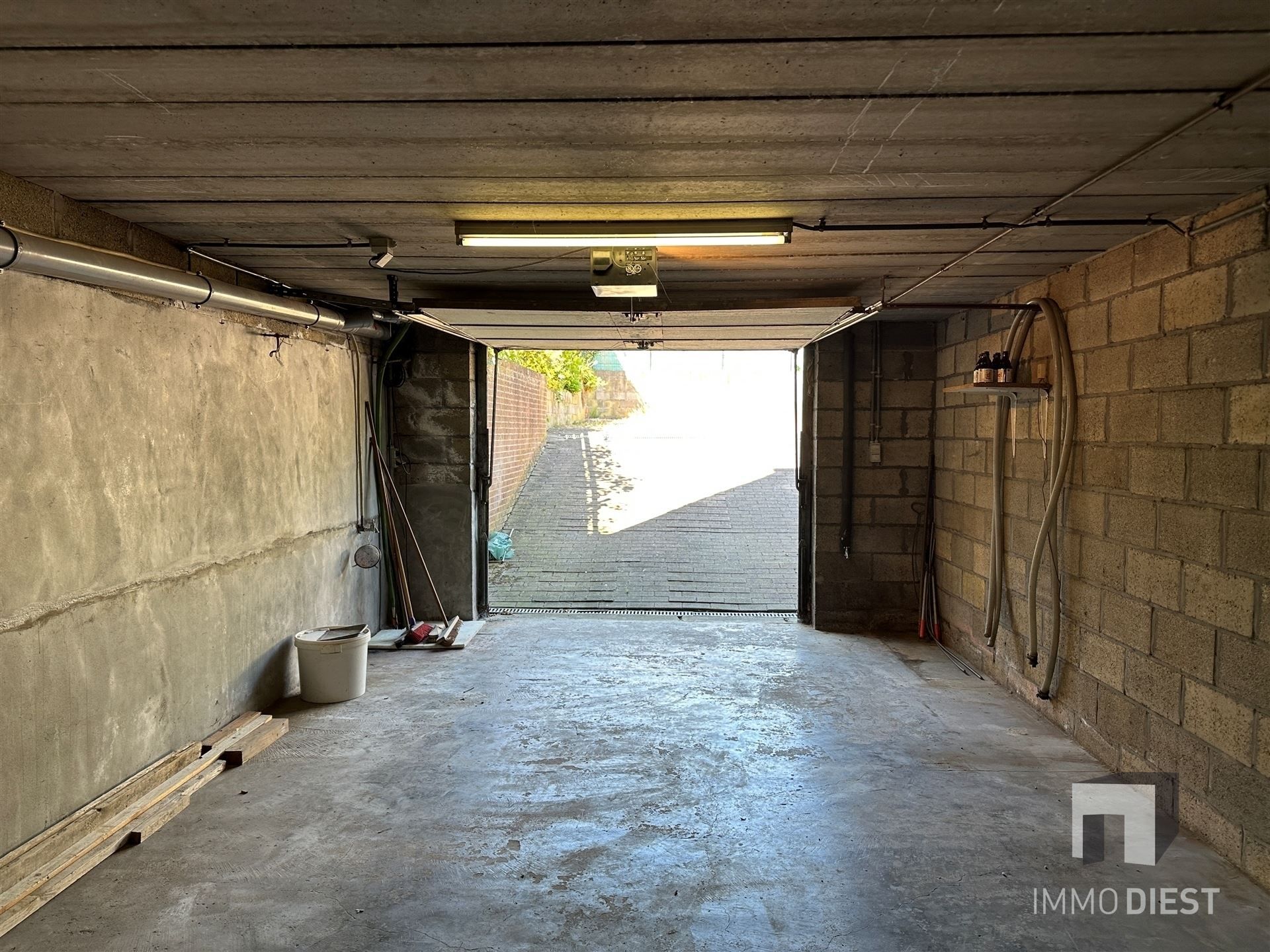 Building met 3 woonentiteiten en 3 garages foto 36