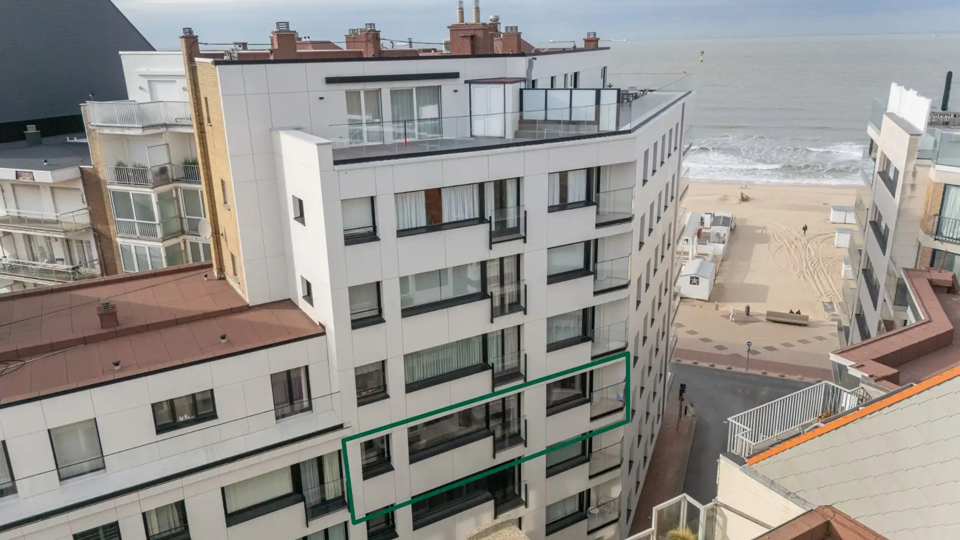 Gerenoveerd appartement aan de Zeedijk in het Zoute foto 2