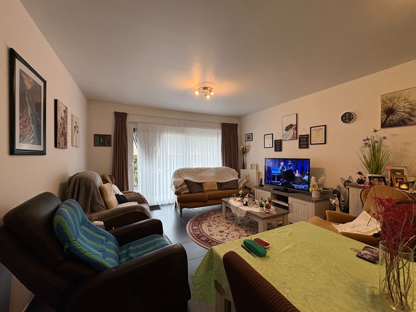Instapklaar appartement met 2 slaapkamers en een mooi terras + garage foto 2