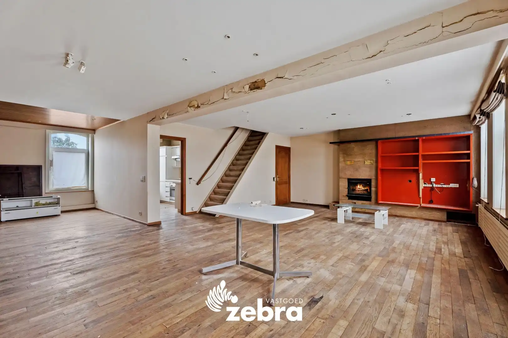 Ruim handelspand met duplex-appartement gelegen op een commerciële ligging te Kuurne! foto 9