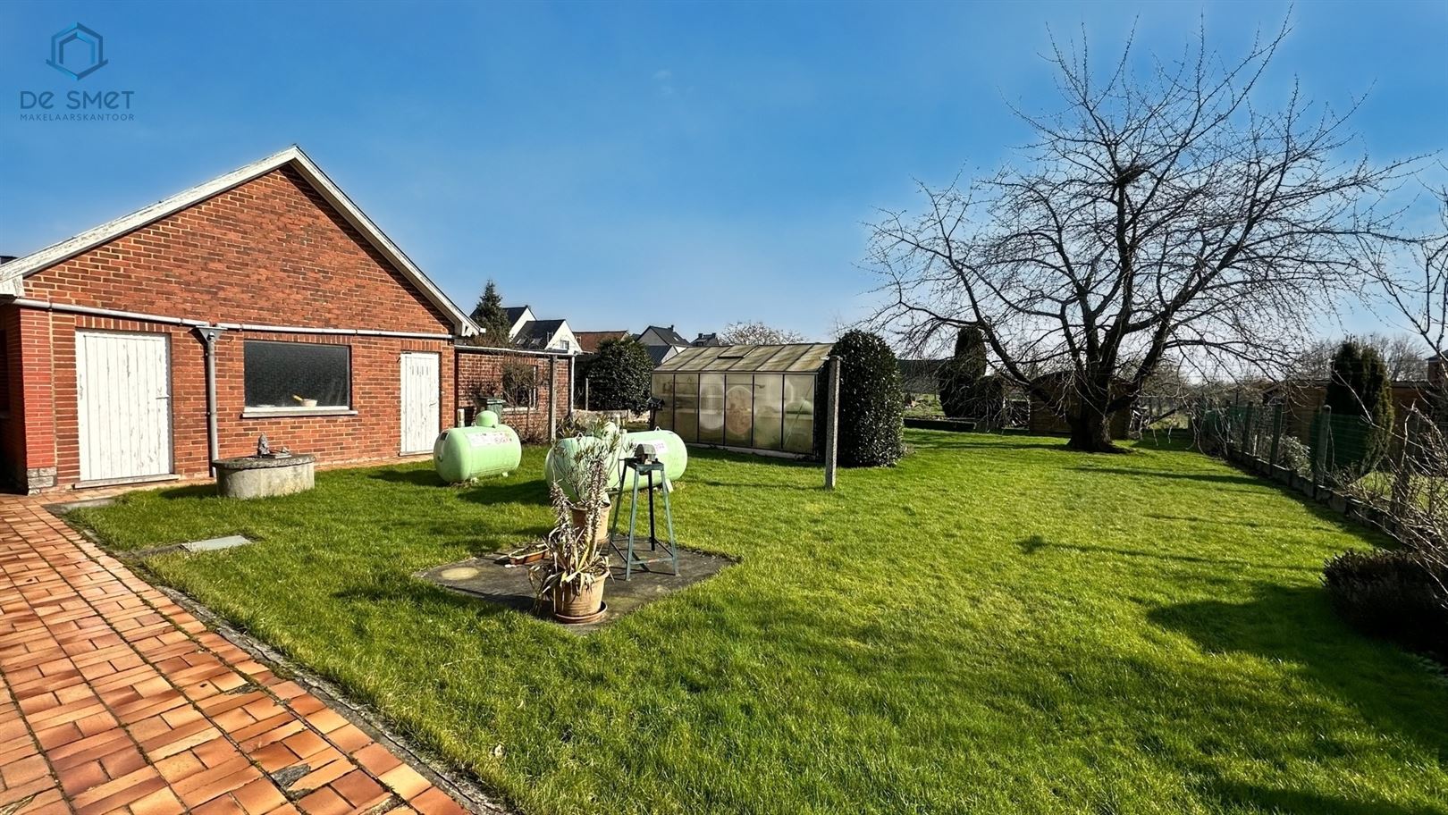 Te renoveren open bebouwing met 3 slpks, garage en tuin  foto 2