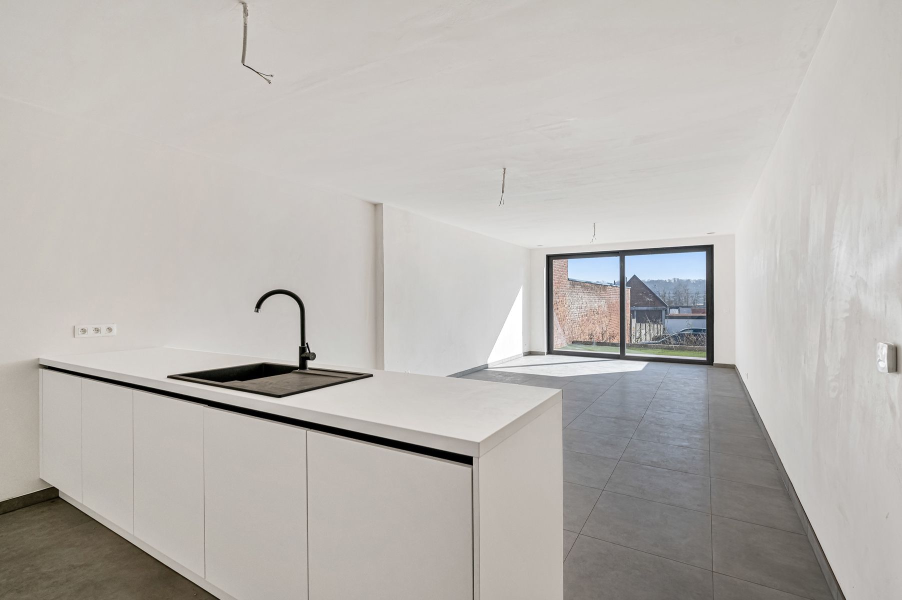 Gelijkvloers appartement met terras en tuin foto {{pictureIndex}}