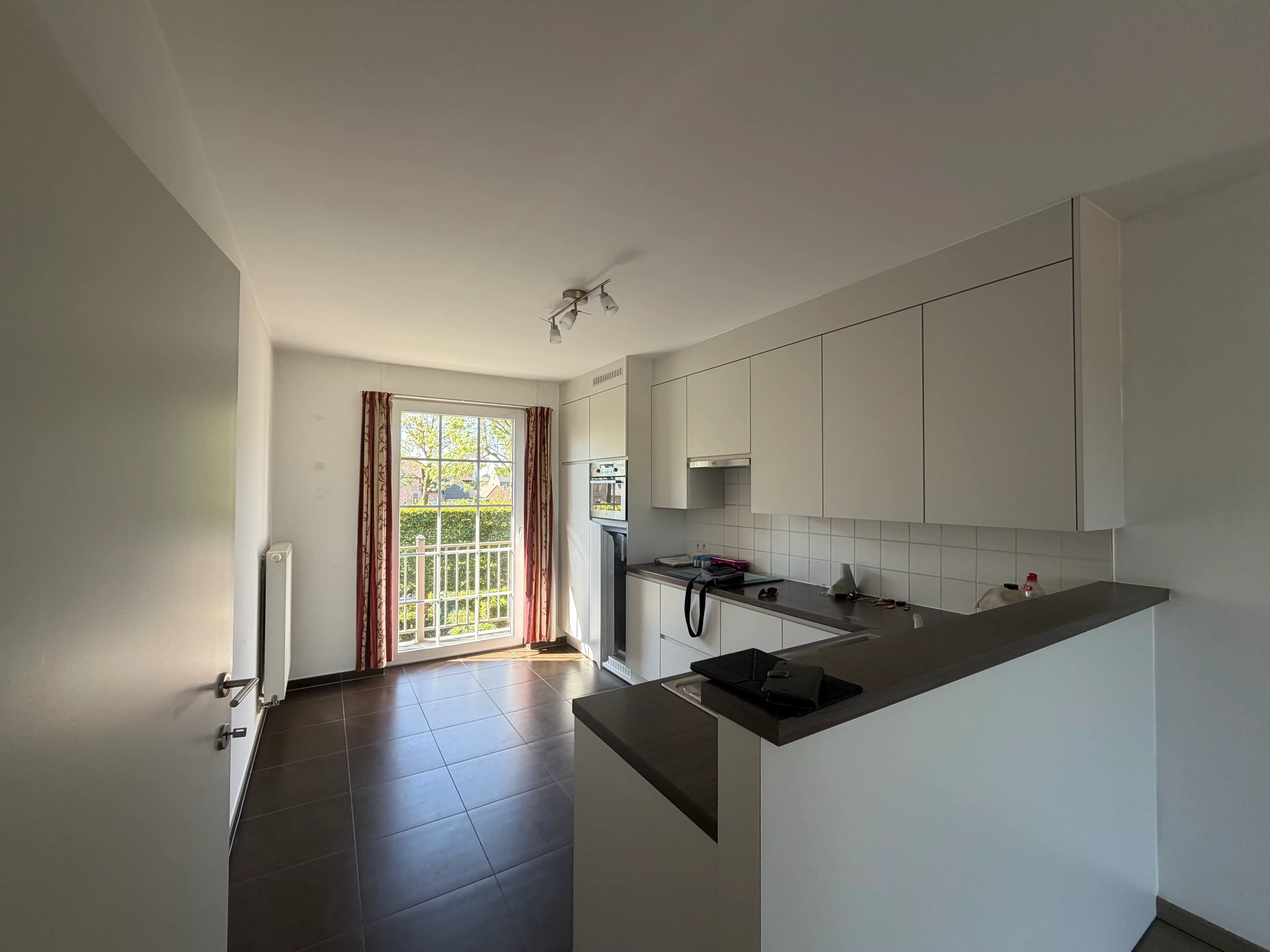 INSTAPKLAAR APPARTEMENT MET TWEE SLAAPKAMERS EN GARAGE foto 6