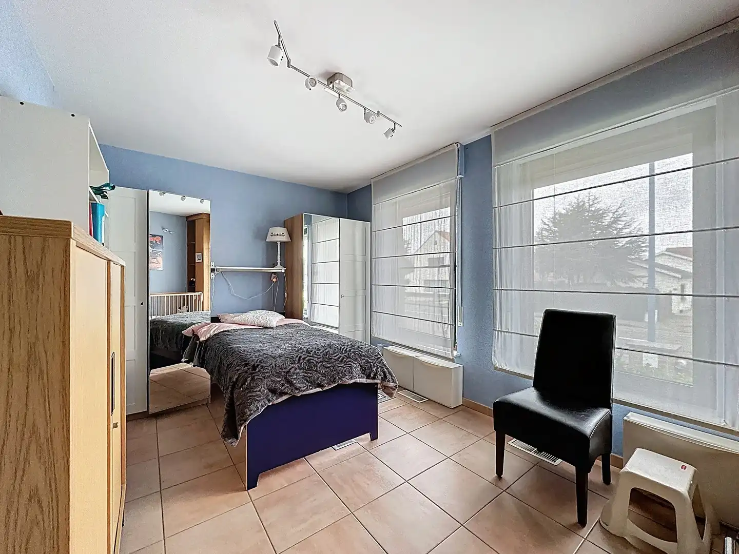 Zeer ruime villa met 4 slaapkamers, grote tuin  (869m²) en volledig onderkelderd. foto 10