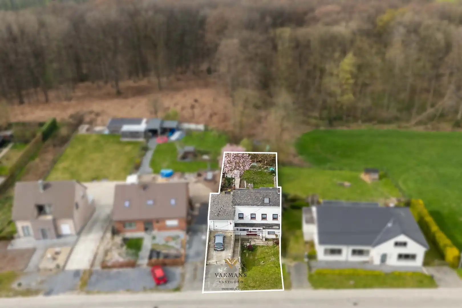 Ruime alleenstaande woning met garage in heuvelachtige omgeving foto 5