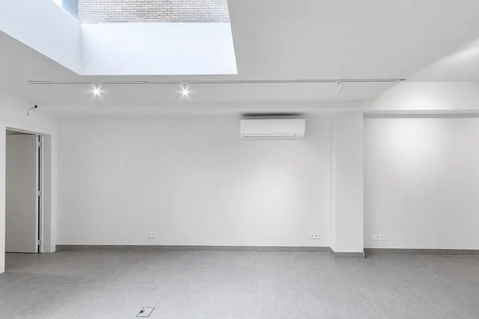 Instapklare winkel- en galerijruimte met studio en privatieve koer op de Zeedijk 694 foto 11