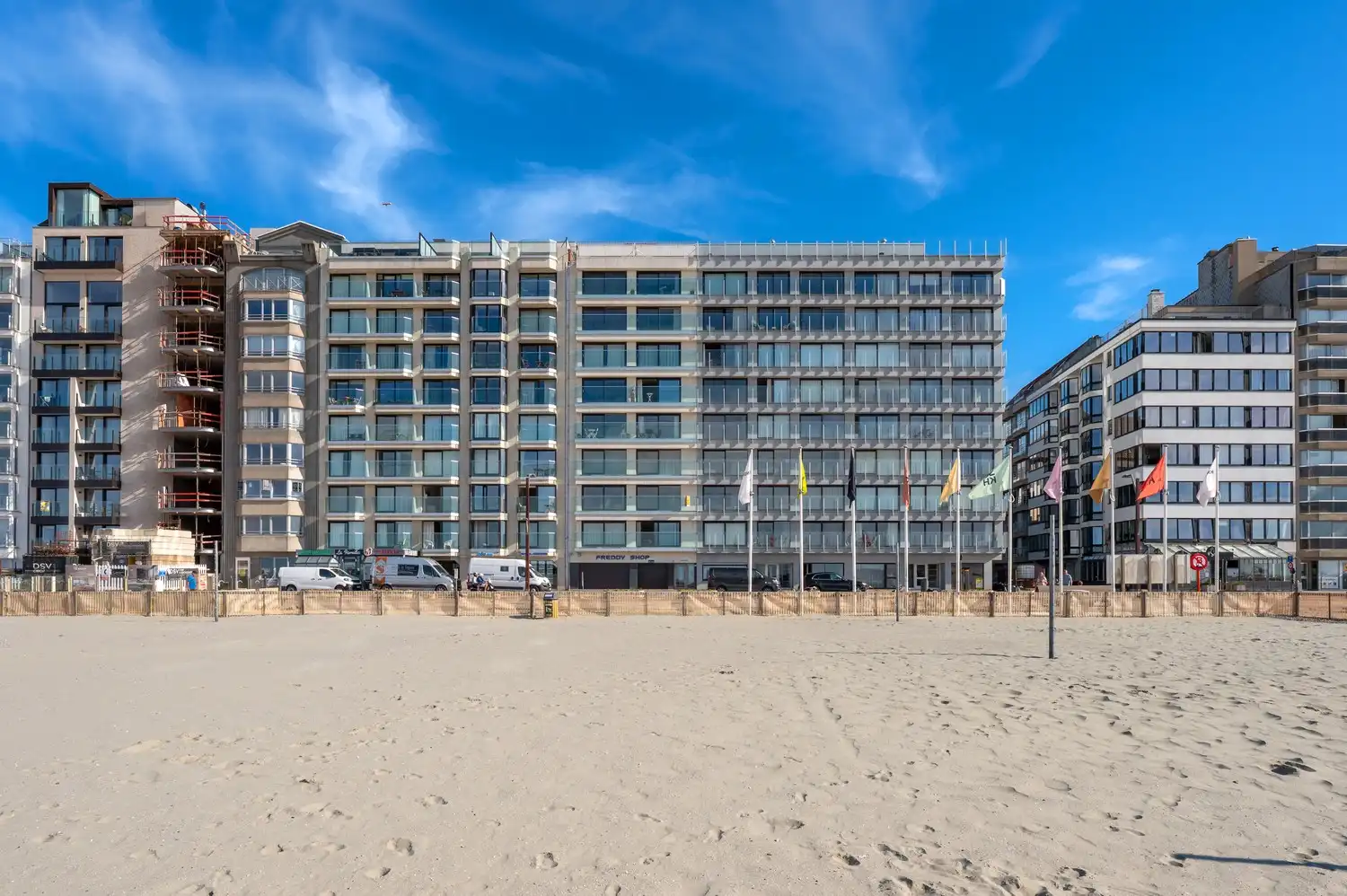 Appartement met frontaal zeezicht op toplocatie foto {{pictureIndex}}