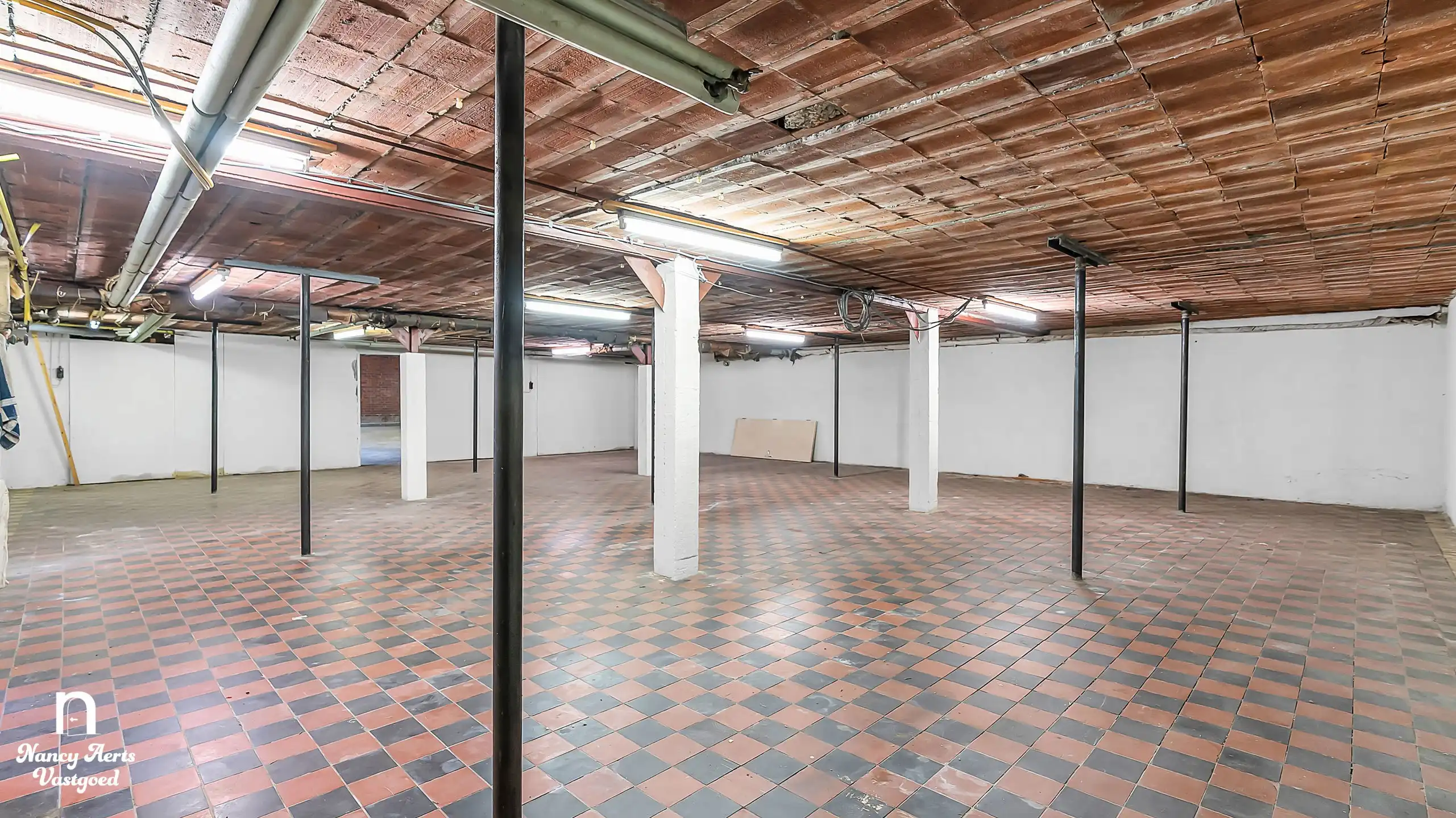 Handelspand van 395 m² in het centrum van Beringen foto 24