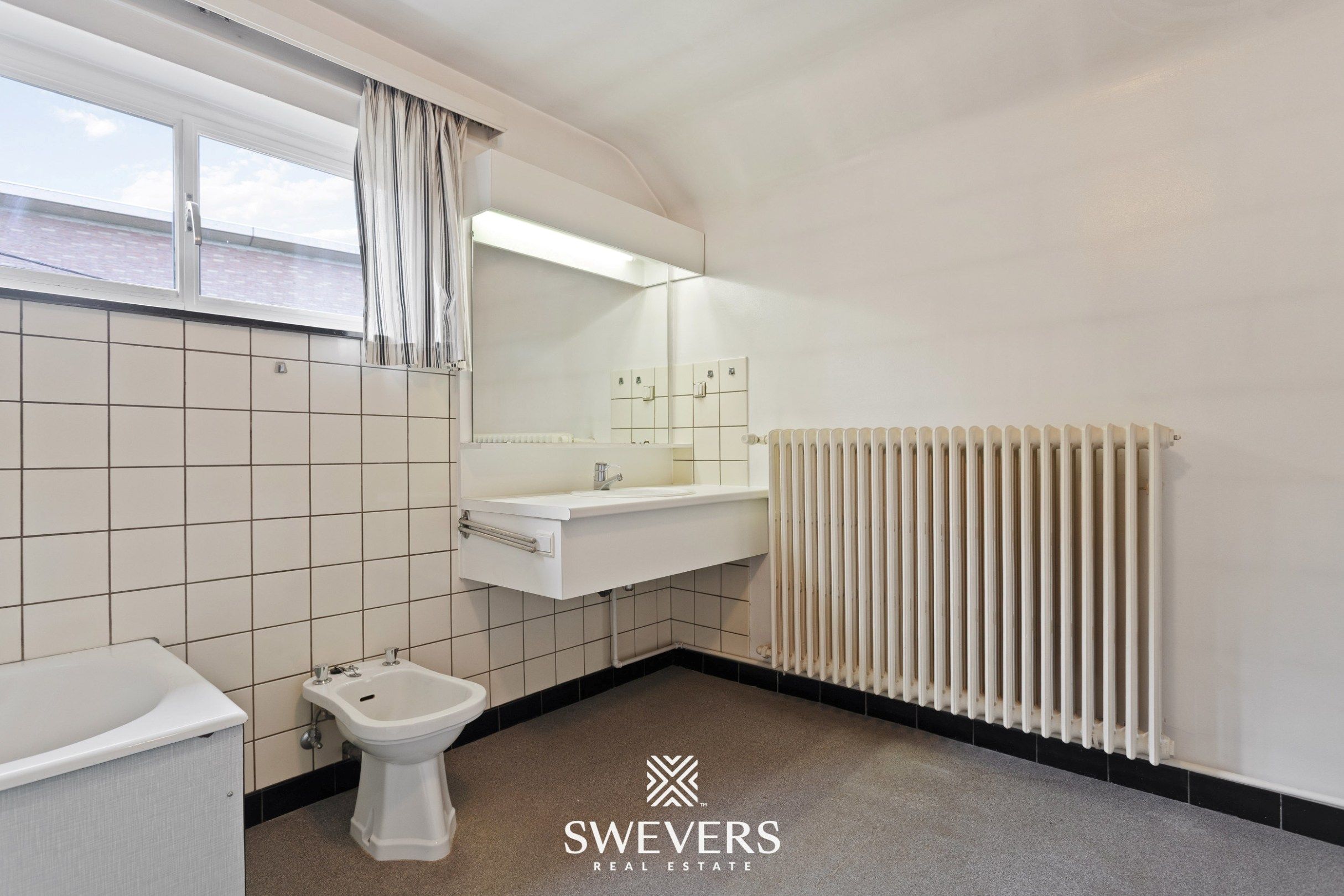 Open bebouwing met 4 slaapkamers, kelder en tuin in rustige, doodlopende straat foto 16