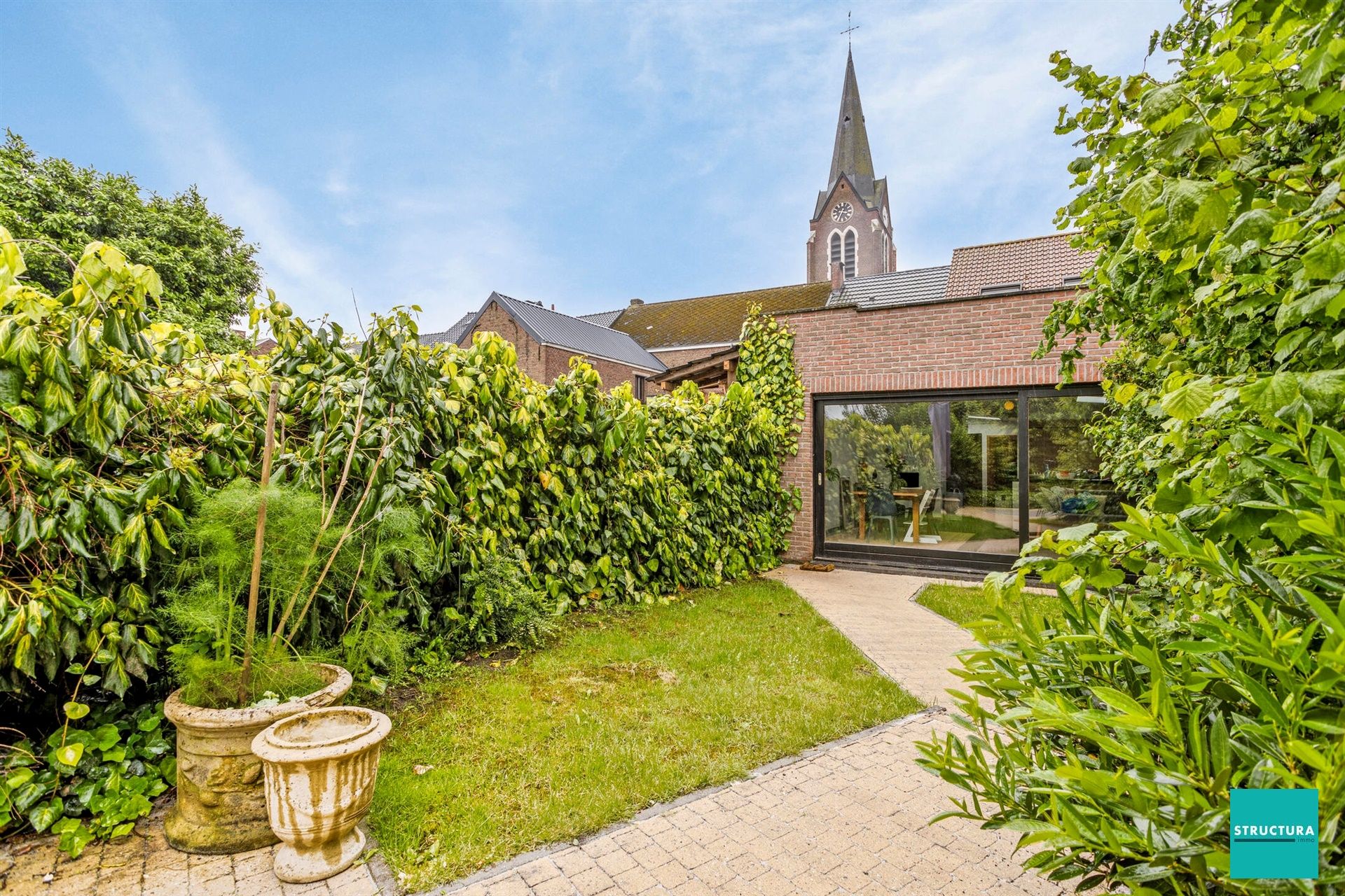 Veelzijdige woning met 4 slaapkamers en mooie tuin foto 8