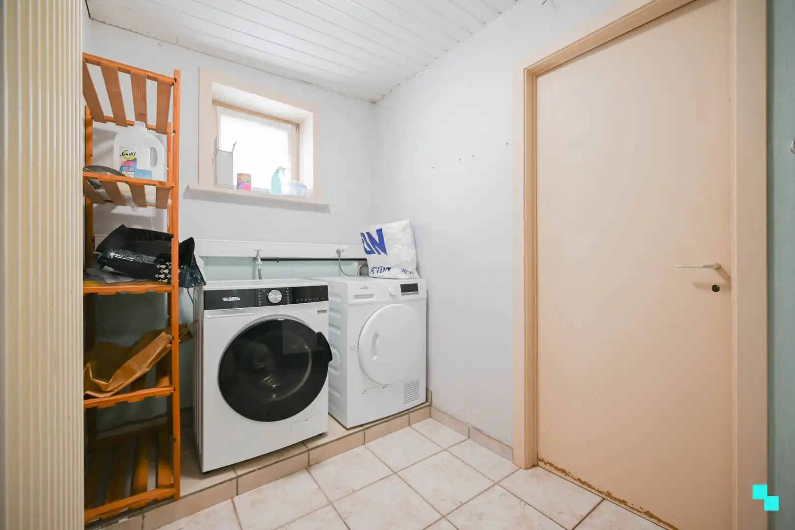 Alleenstaande, te renoveren villa in residentiële buurt foto 17