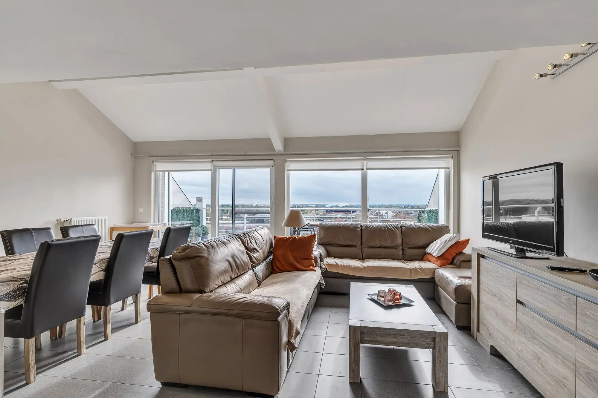 Duplex-dakappartement met 4 slaapkamers en mooi verzicht foto 4