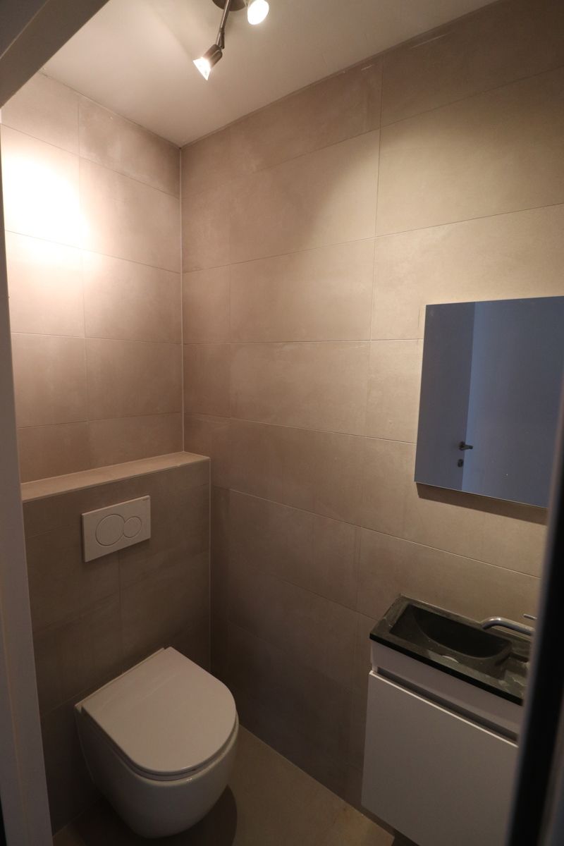 Recent gerenoveerd dakappartement met balkon, terras en garage. foto 7