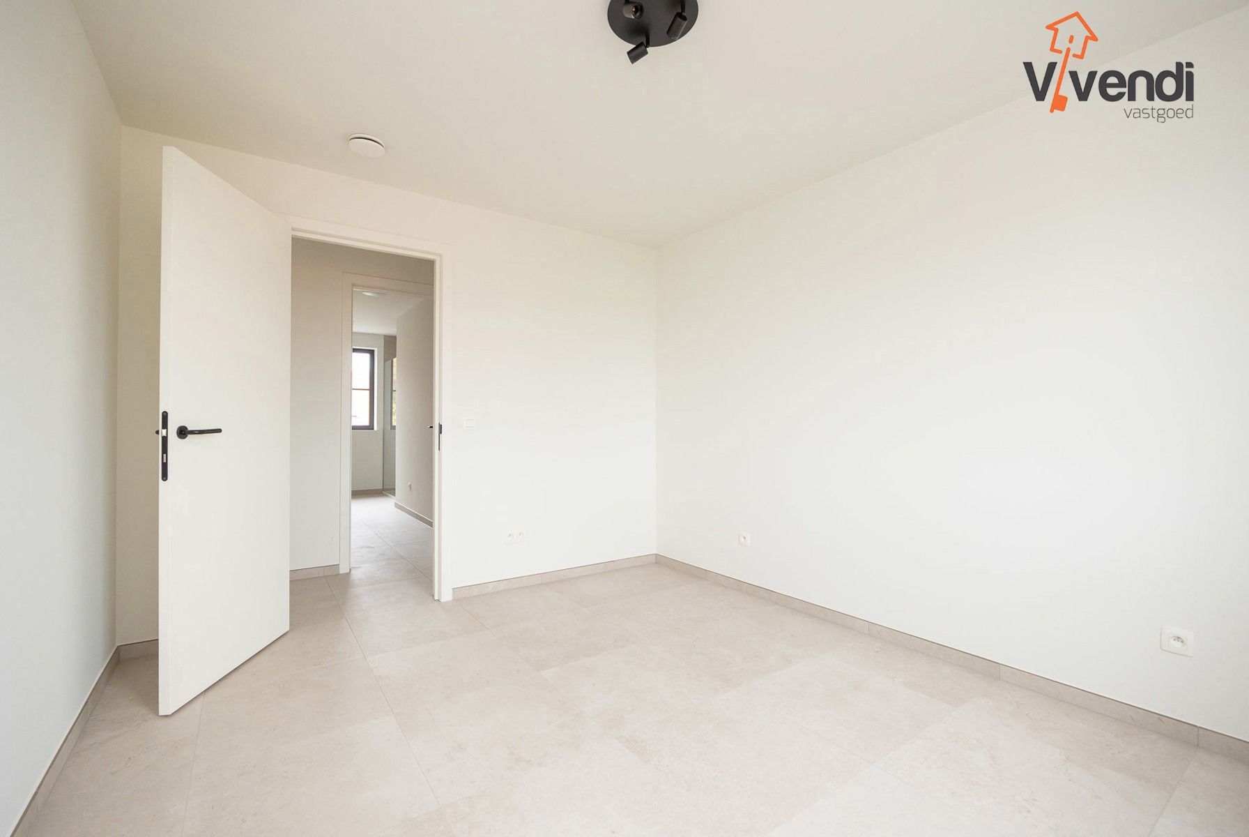 Stijlvol wonen in de schaduw van de St-Michielskerk. foto 14