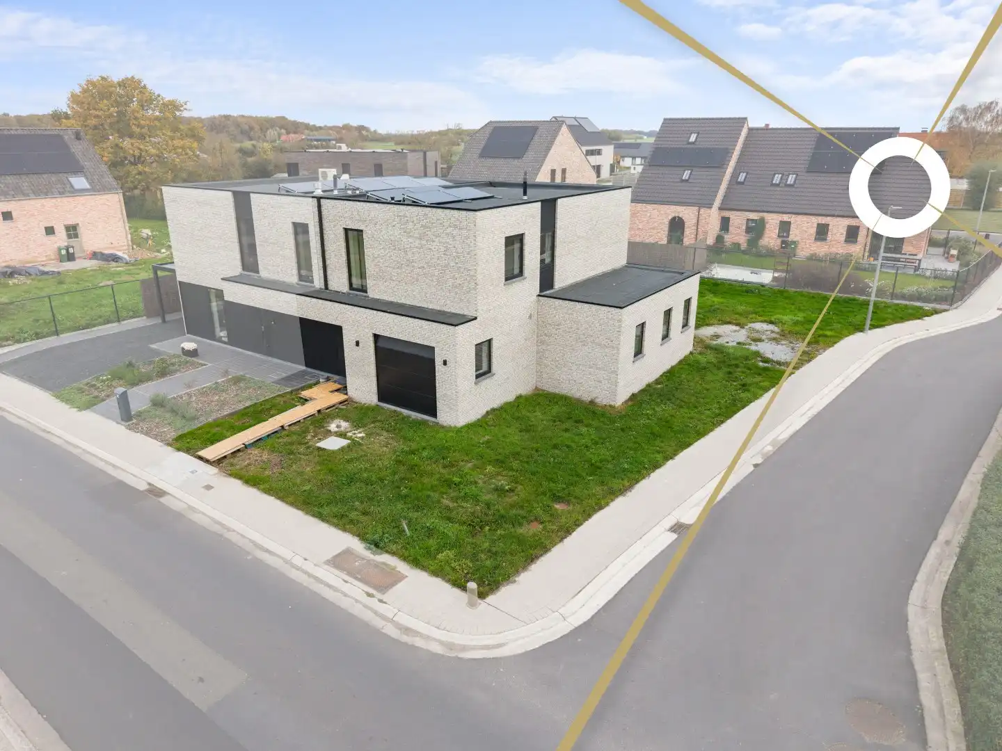 Luxueus afgewerkte nieuwbouwwoning te Vlamertinge  foto {{pictureIndex}}