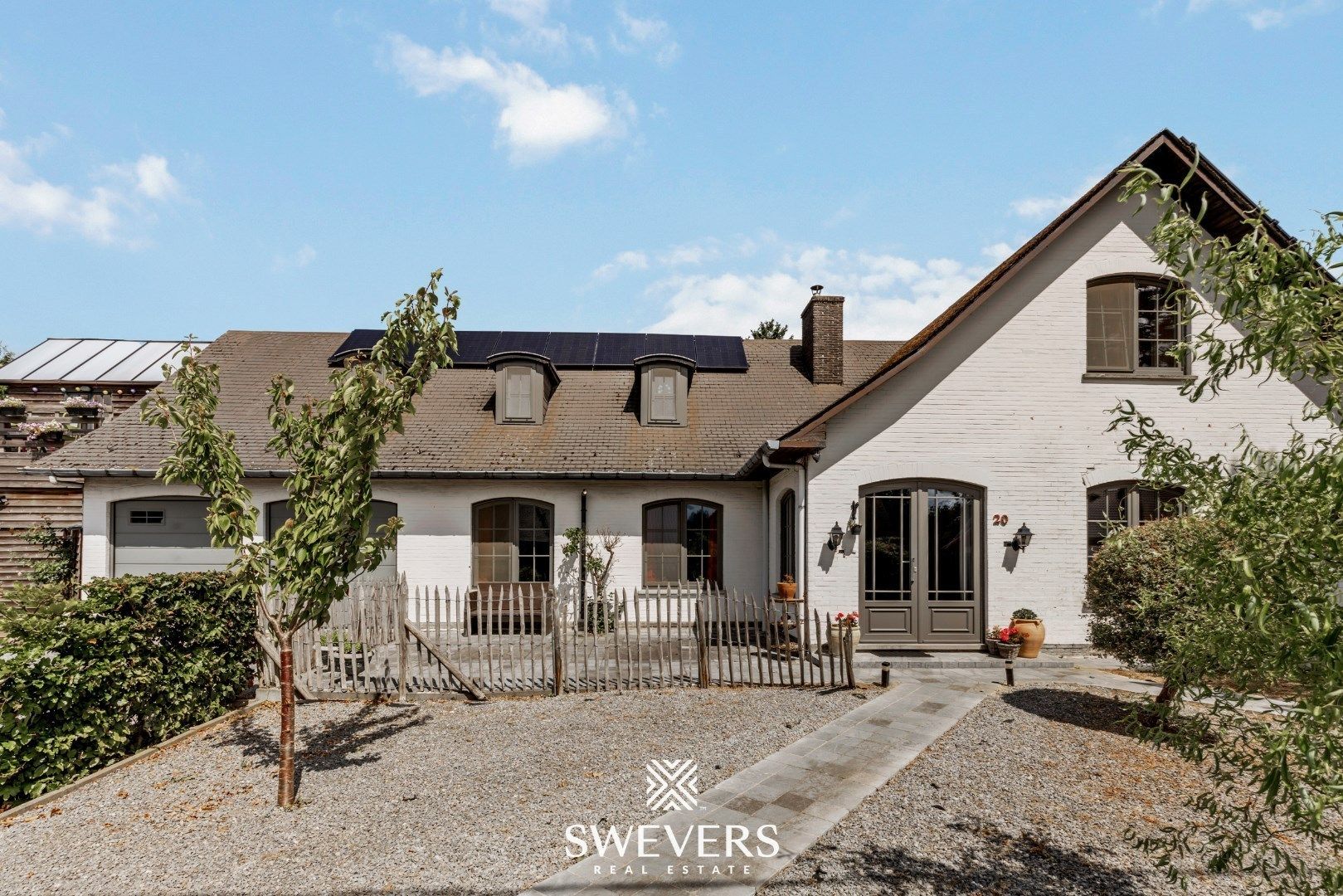 Verrassend ruime woning met veel mogelijkheden te Heusden-Zolder foto {{pictureIndex}}