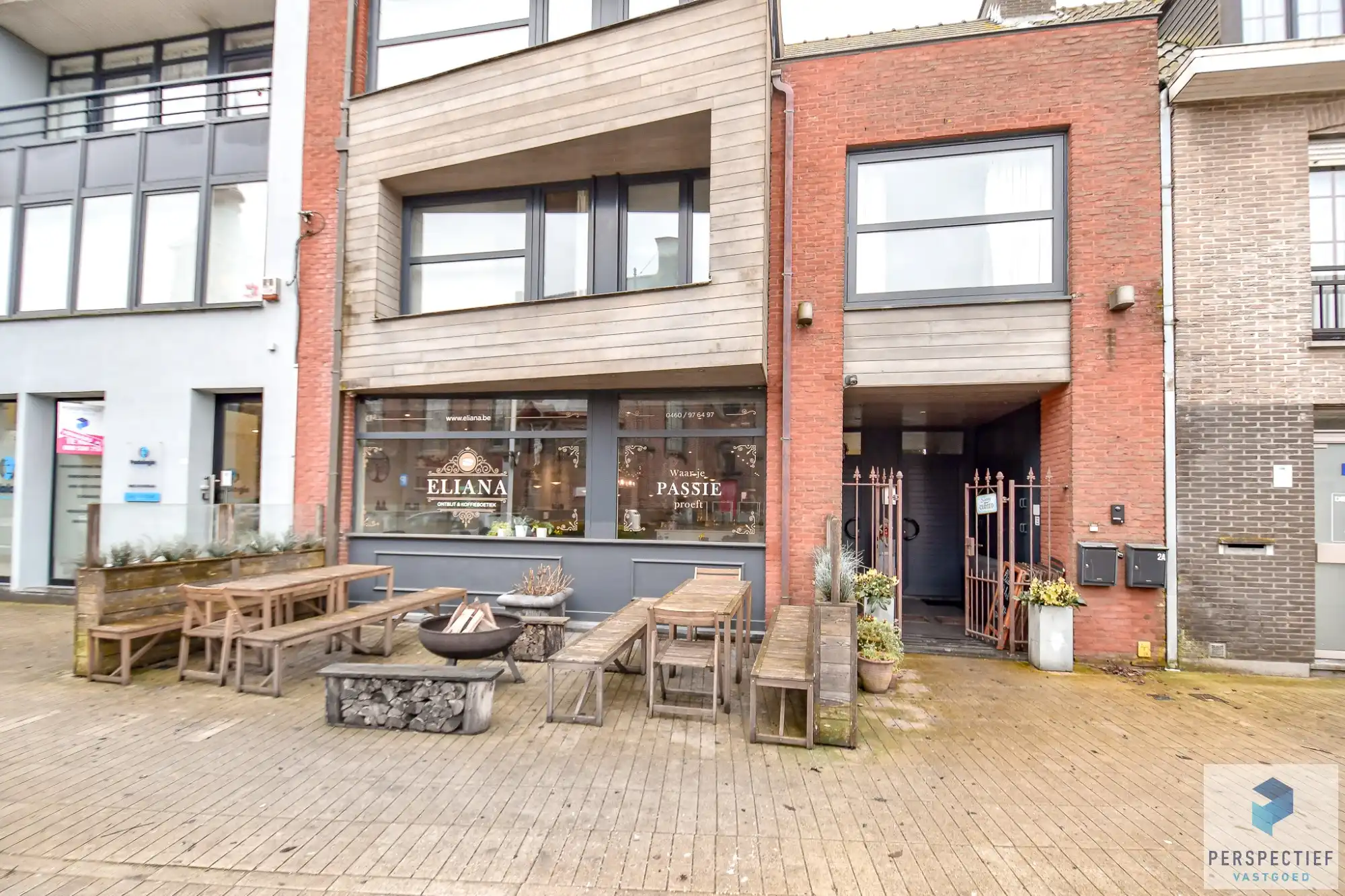 Recente handelsruimte ingericht als koffie/ontbijtzaak in het centrum van Oedelem foto {{pictureIndex}}