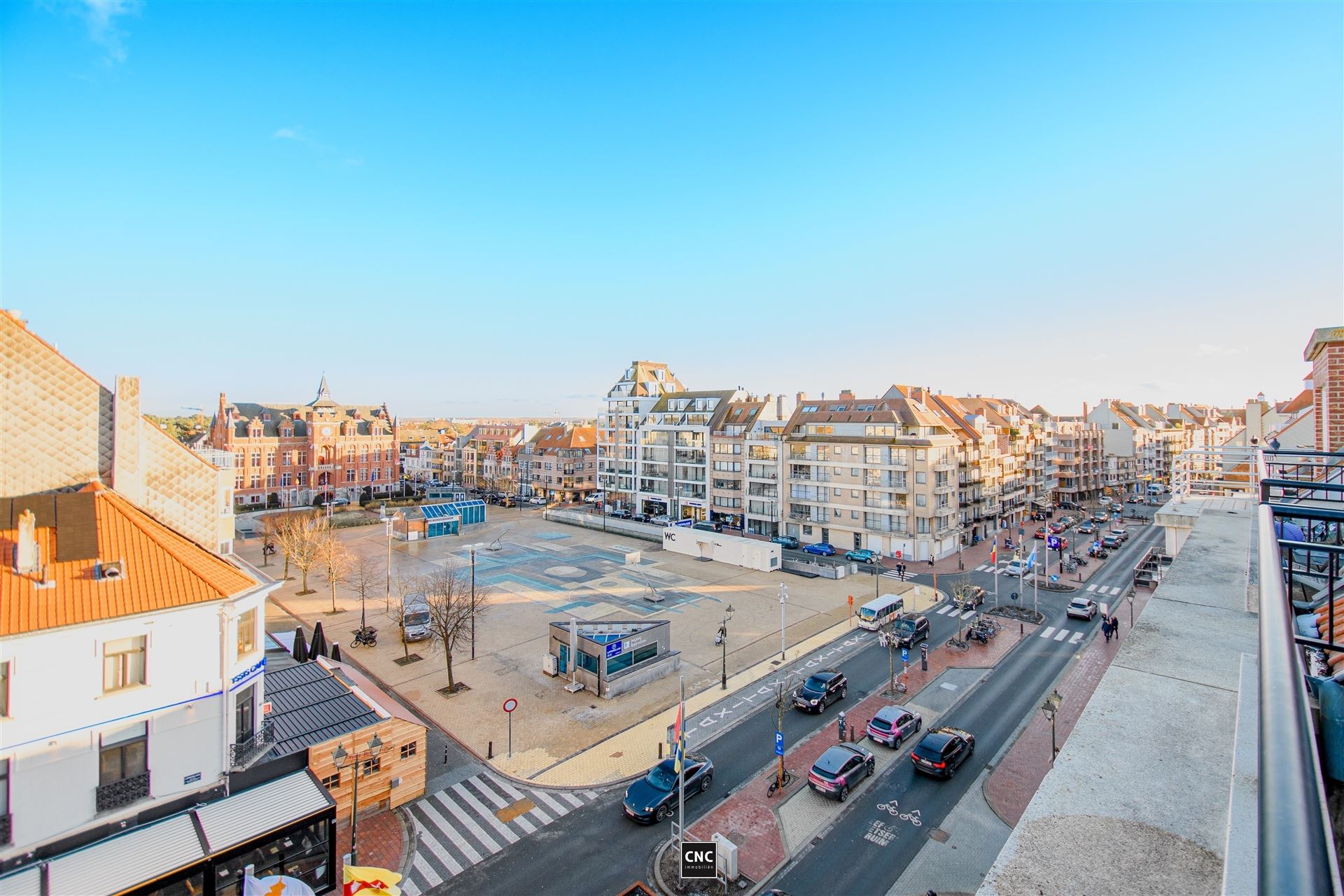 ONGEMEUBELD: Duplex-appartement met 3 slaapkamers met open zicht in het centrum van Knokke. foto 6