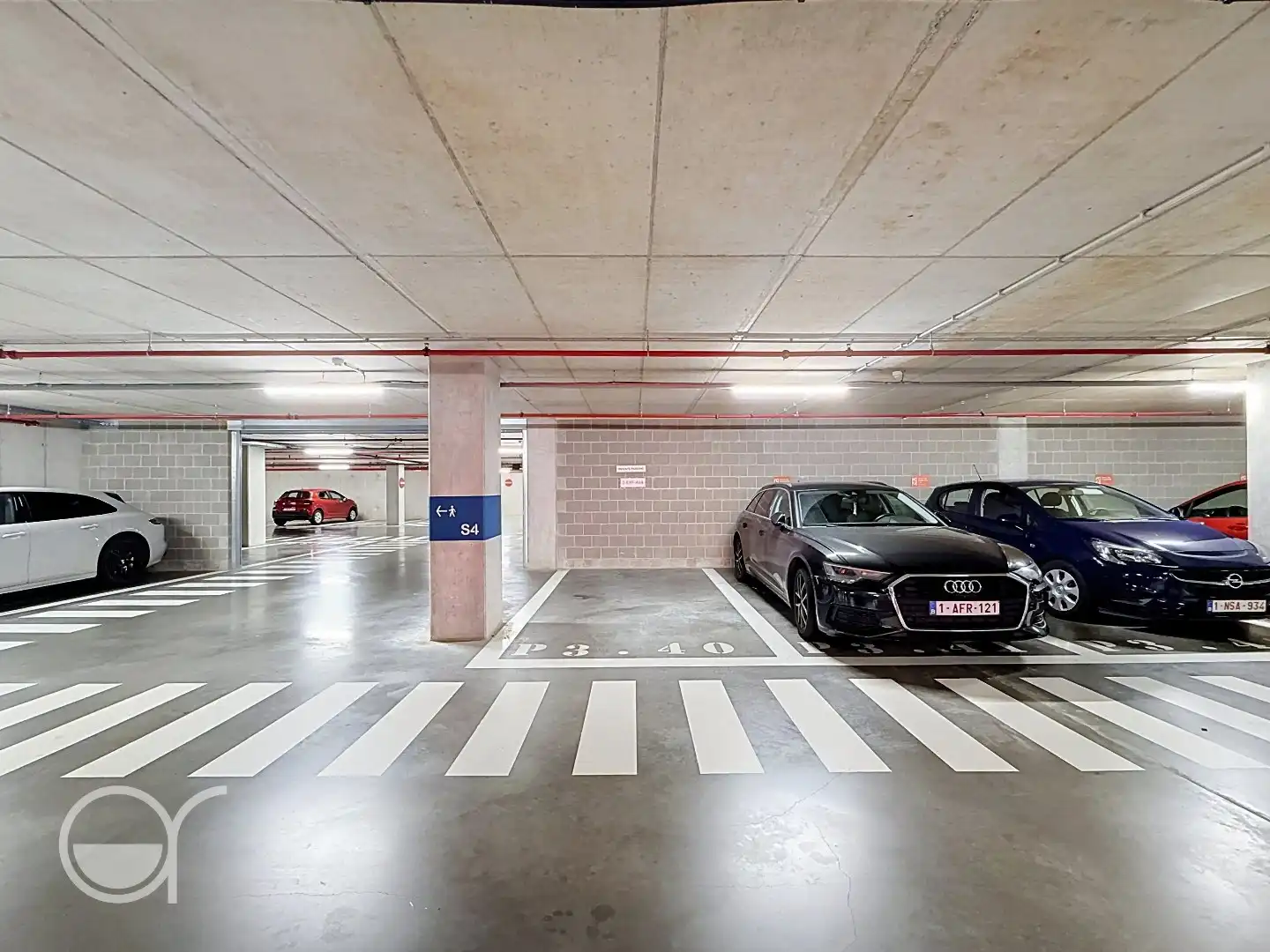 Ondergrondse parkeerplaats op uitstekende locatie nabij centrum Gent foto {{pictureIndex}}