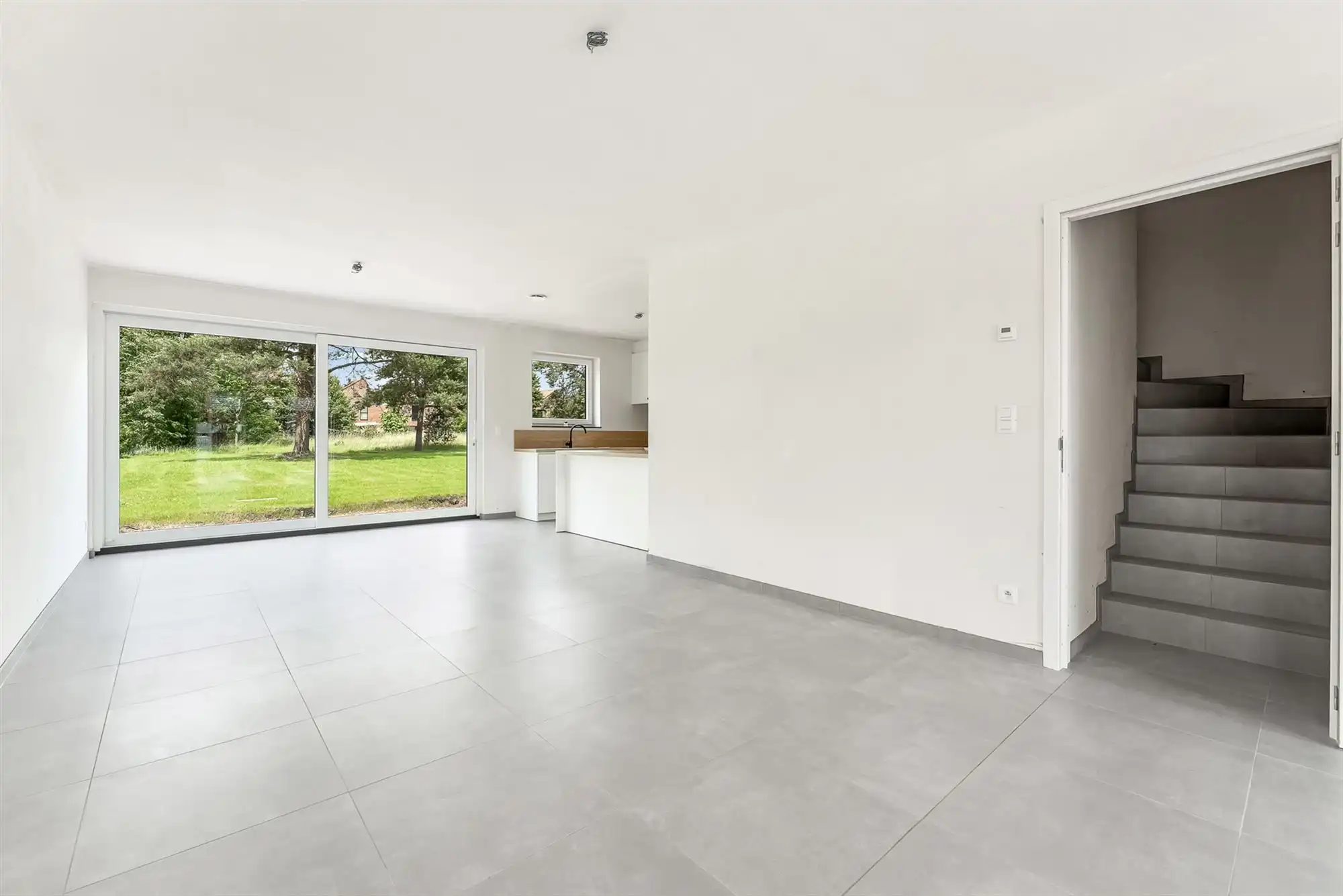 VOLLEDIG AFGEWERKTE NIEUWBOUWWONING IN DOODLOPENDE STRAAT foto 8