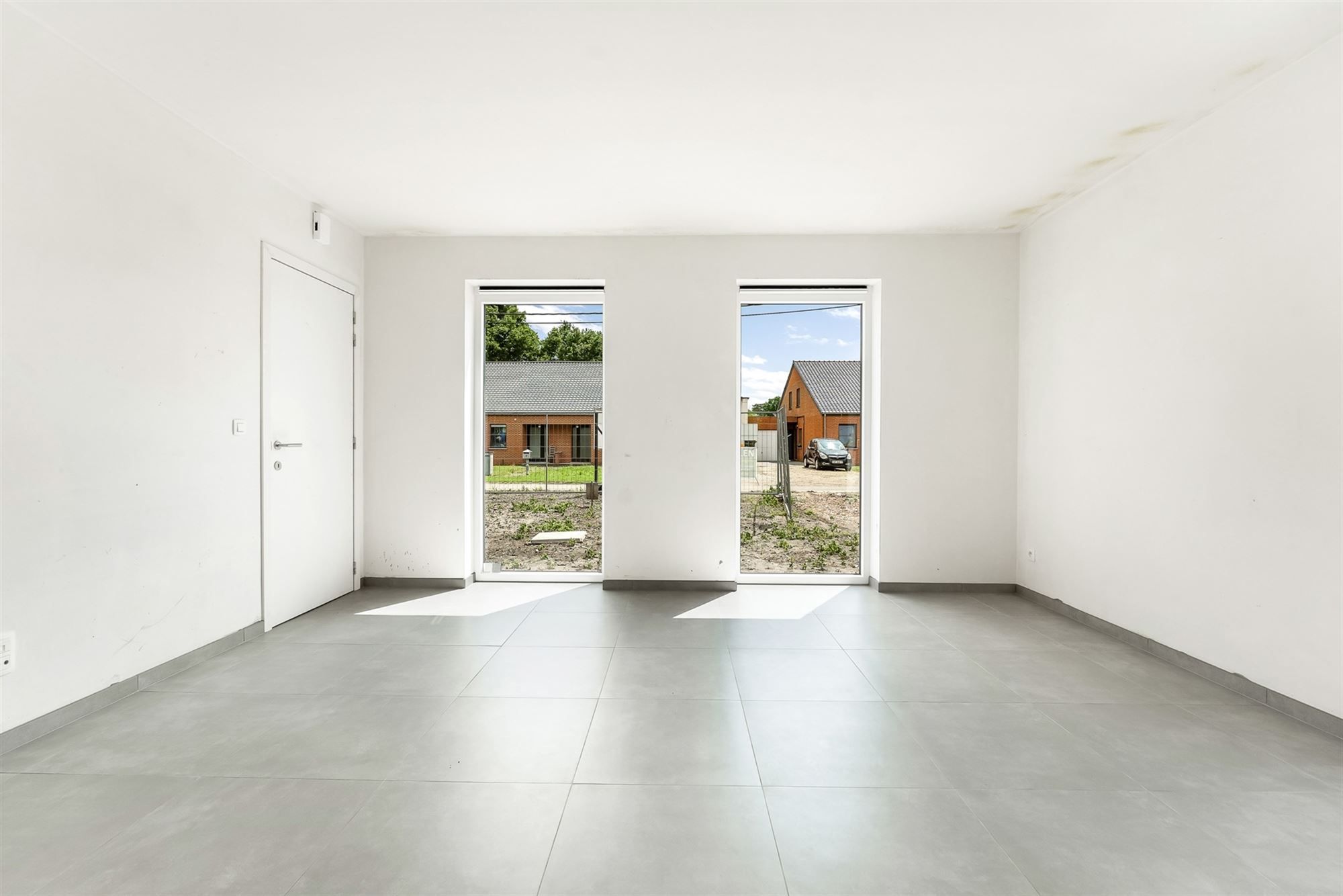 VOLLEDIG AFGEWERKTE NIEUWBOUWWONING IN DOODLOPENDE STRAAT foto 8