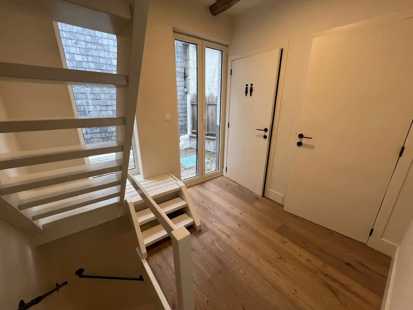 Centraal gelegen gerenoveerde woning met 2 slpk en terras foto 13